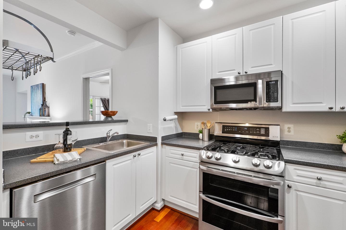 4951 BRENMAN PARK DR #209, ALEXANDRIA, Virginia 22304, 2 Bedrooms Bedrooms, ,2 BathroomsBathrooms,Residential,For sale,4951 BRENMAN PARK DR #209,VAAX2046290 MLS # VAAX2046290
