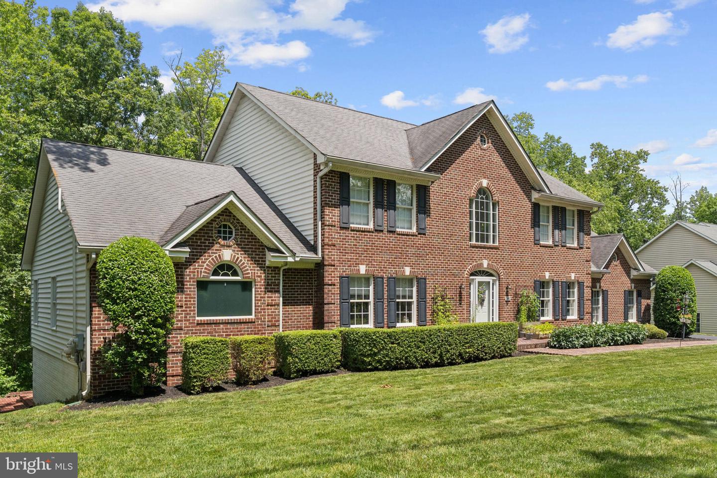 7802 CREEKSIDE VIEW LN, SPRINGFIELD, Virginia 22153, 5 Bedrooms Bedrooms, ,4 BathroomsBathrooms,Residential,For sale,7802 CREEKSIDE VIEW LN,VAFX2246700 MLS # VAFX2246700