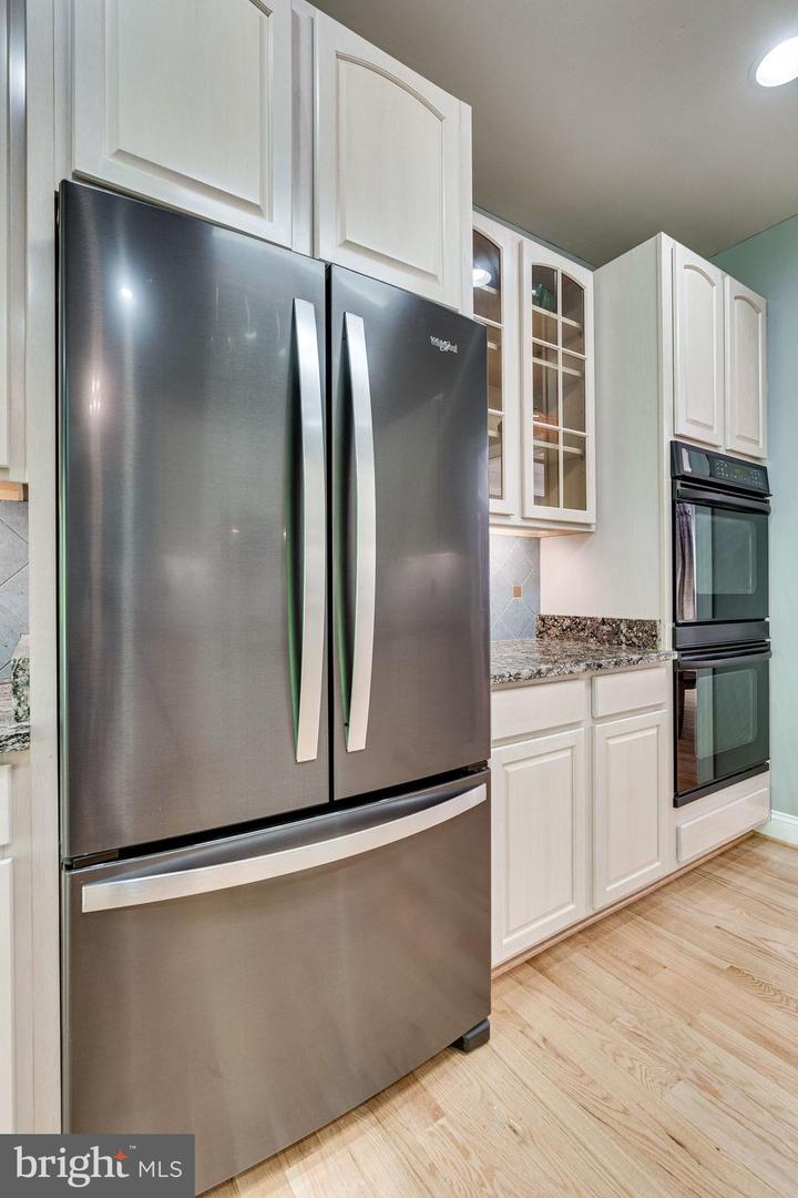 7802 CREEKSIDE VIEW LN, SPRINGFIELD, Virginia 22153, 5 Bedrooms Bedrooms, ,4 BathroomsBathrooms,Residential,For sale,7802 CREEKSIDE VIEW LN,VAFX2246700 MLS # VAFX2246700