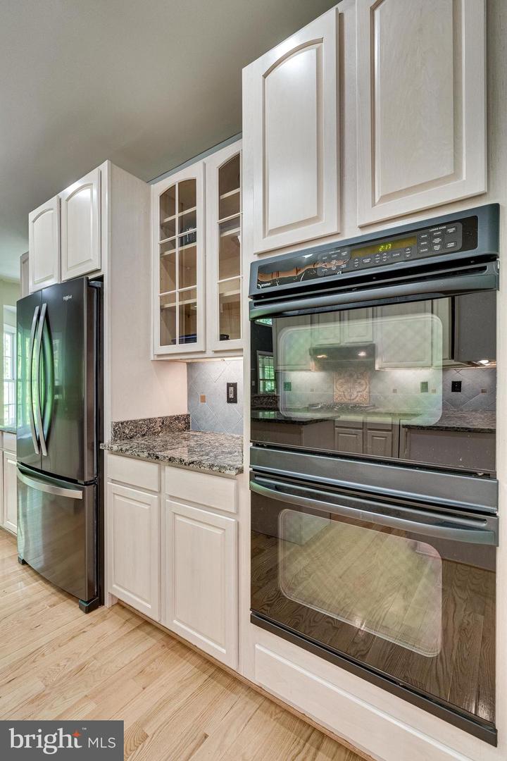 7802 CREEKSIDE VIEW LN, SPRINGFIELD, Virginia 22153, 5 Bedrooms Bedrooms, ,4 BathroomsBathrooms,Residential,For sale,7802 CREEKSIDE VIEW LN,VAFX2246700 MLS # VAFX2246700