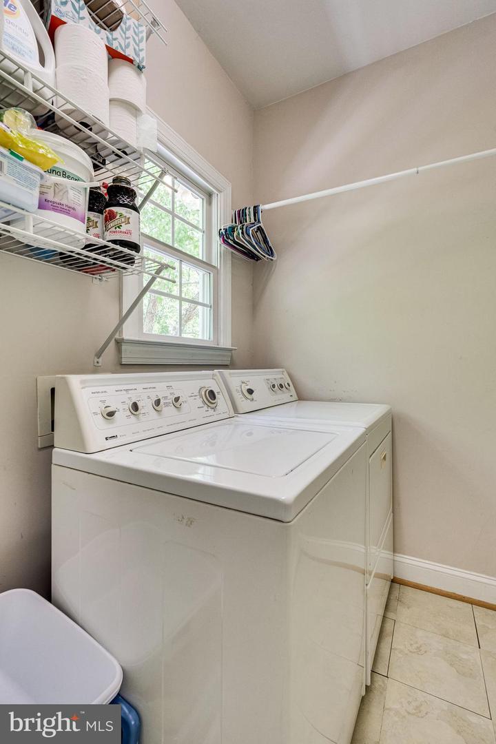 7802 CREEKSIDE VIEW LN, SPRINGFIELD, Virginia 22153, 5 Bedrooms Bedrooms, ,4 BathroomsBathrooms,Residential,For sale,7802 CREEKSIDE VIEW LN,VAFX2246700 MLS # VAFX2246700