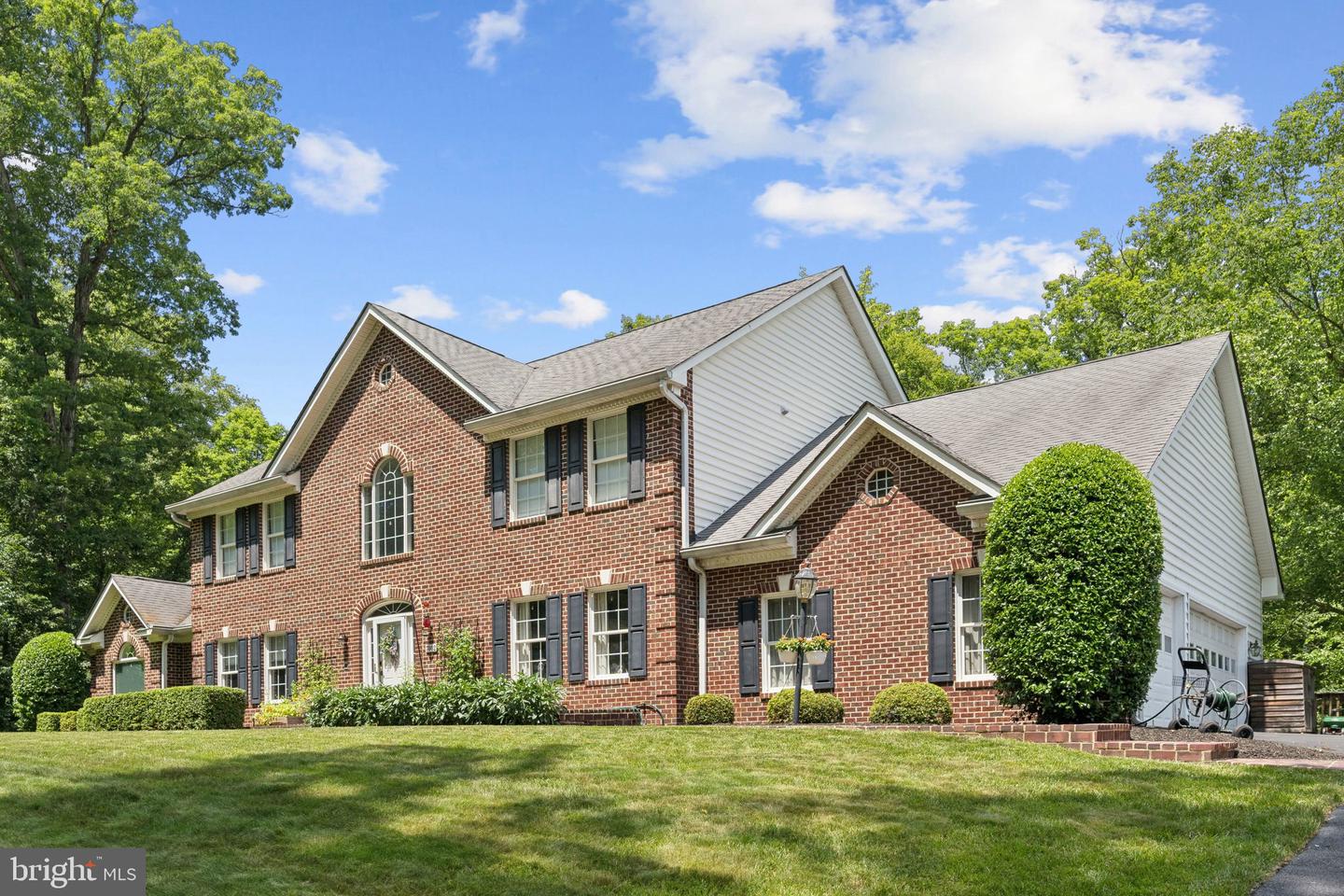 7802 CREEKSIDE VIEW LN, SPRINGFIELD, Virginia 22153, 5 Bedrooms Bedrooms, ,4 BathroomsBathrooms,Residential,For sale,7802 CREEKSIDE VIEW LN,VAFX2246700 MLS # VAFX2246700