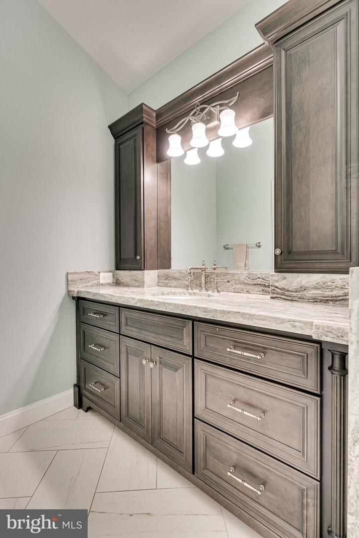7802 CREEKSIDE VIEW LN, SPRINGFIELD, Virginia 22153, 5 Bedrooms Bedrooms, ,4 BathroomsBathrooms,Residential,For sale,7802 CREEKSIDE VIEW LN,VAFX2246700 MLS # VAFX2246700