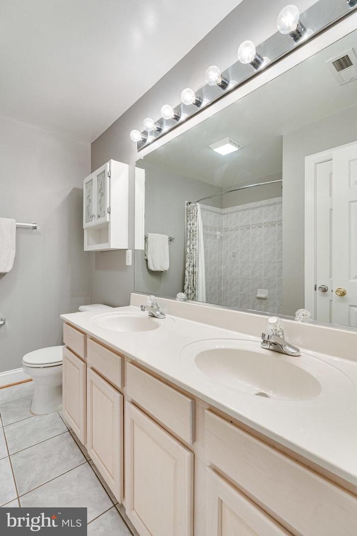 7802 CREEKSIDE VIEW LN, SPRINGFIELD, Virginia 22153, 5 Bedrooms Bedrooms, ,4 BathroomsBathrooms,Residential,For sale,7802 CREEKSIDE VIEW LN,VAFX2246700 MLS # VAFX2246700