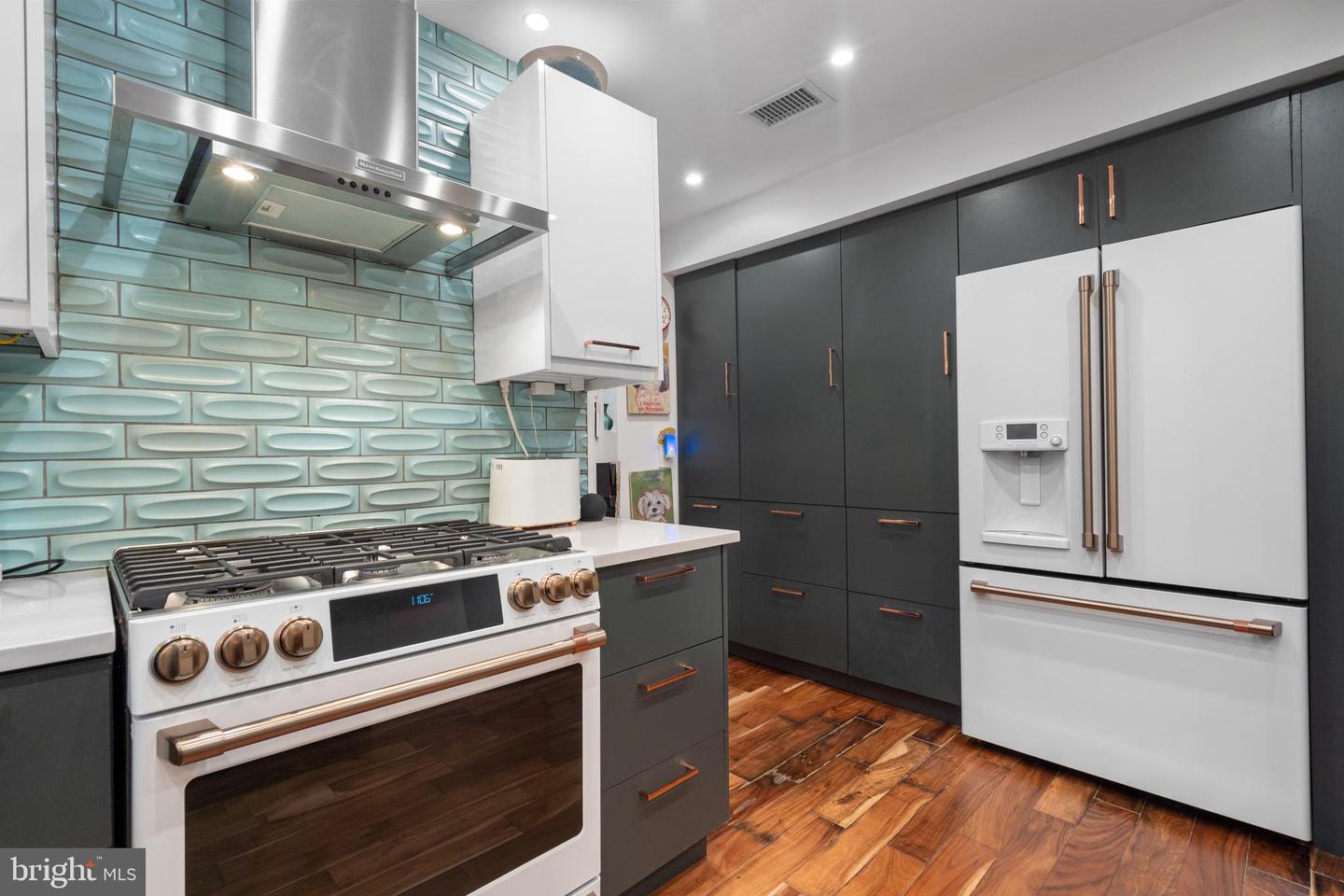 1111 M ST NW #2, WASHINGTON, District Of Columbia 20005, 2 Bedrooms Bedrooms, ,2 BathroomsBathrooms,Residential,For sale,1111 M ST NW #2,DCDC2205236 MLS # DCDC2205236