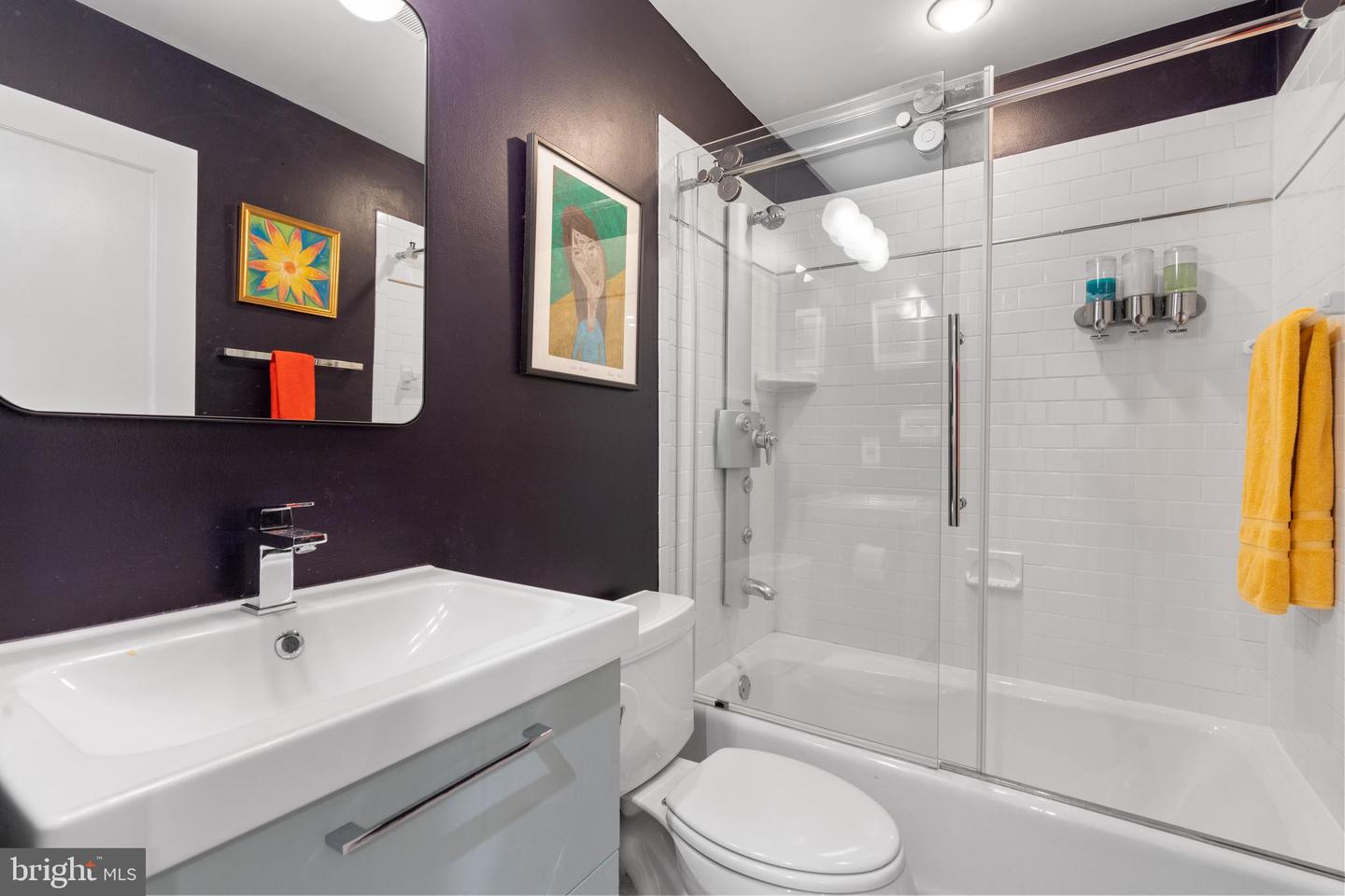 1111 M ST NW #2, WASHINGTON, District Of Columbia 20005, 2 Bedrooms Bedrooms, ,2 BathroomsBathrooms,Residential,For sale,1111 M ST NW #2,DCDC2205236 MLS # DCDC2205236