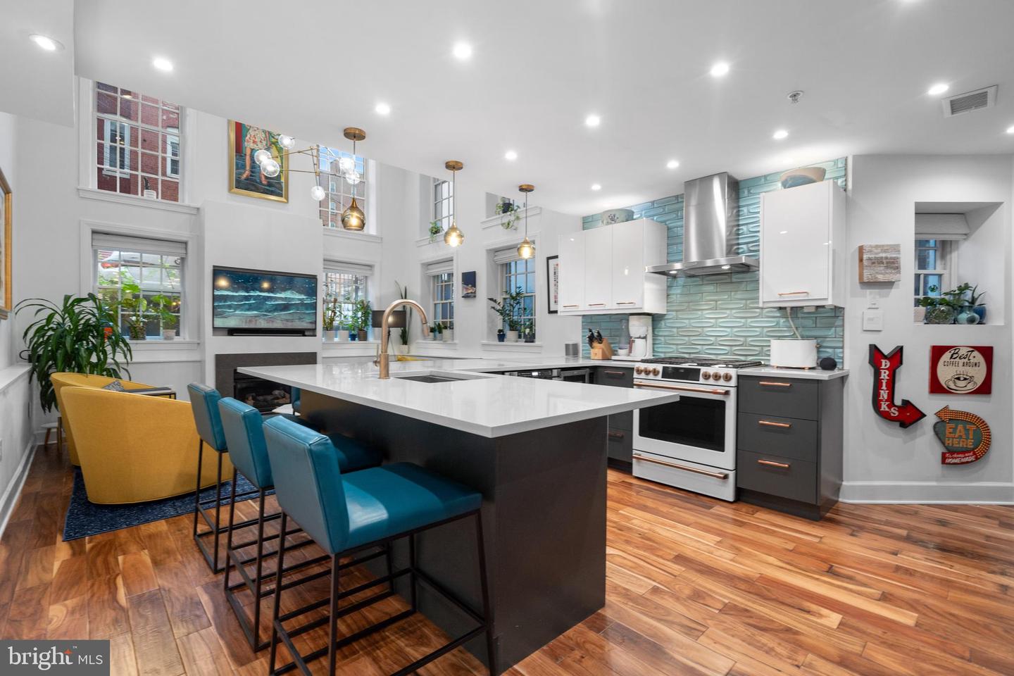 1111 M ST NW #2, WASHINGTON, District Of Columbia 20005, 2 Bedrooms Bedrooms, ,2 BathroomsBathrooms,Residential,For sale,1111 M ST NW #2,DCDC2205236 MLS # DCDC2205236