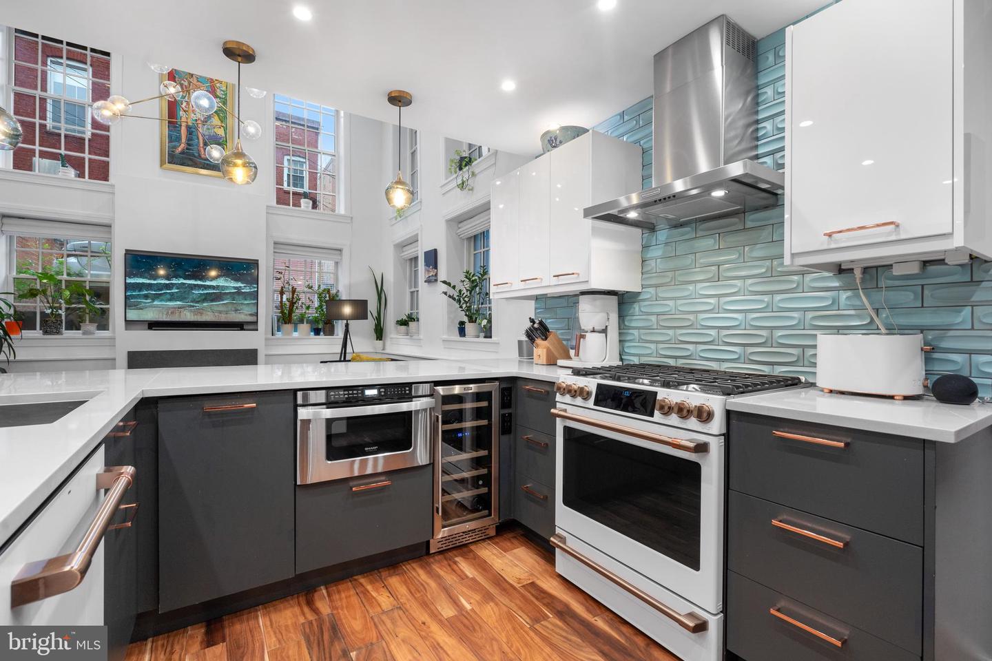 1111 M ST NW #2, WASHINGTON, District Of Columbia 20005, 2 Bedrooms Bedrooms, ,2 BathroomsBathrooms,Residential,For sale,1111 M ST NW #2,DCDC2205236 MLS # DCDC2205236