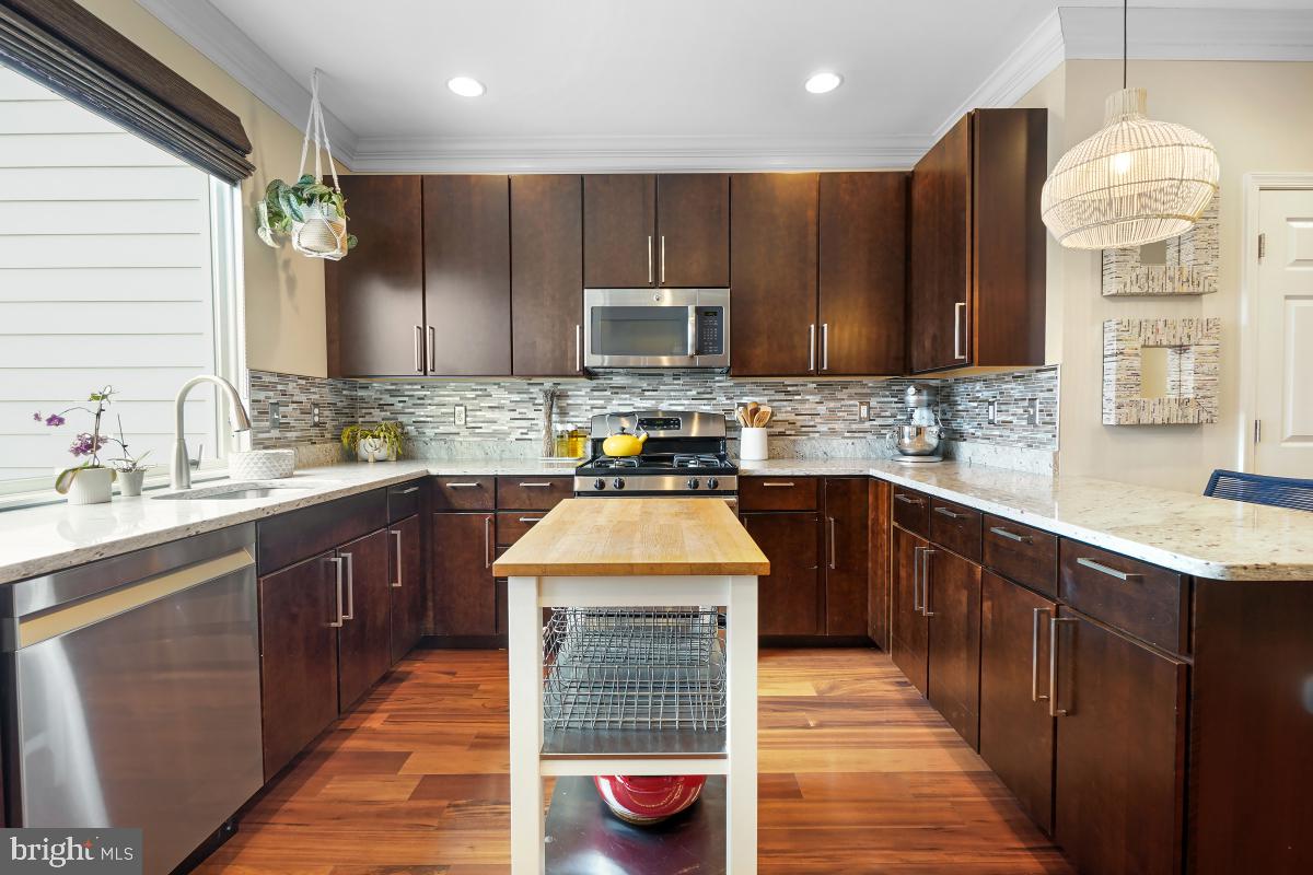 1917 H ST NE, WASHINGTON, District Of Columbia 20002, 4 Bedrooms Bedrooms, ,3 BathroomsBathrooms,Residential,For sale,1917 H ST NE,DCDC2205322 MLS # DCDC2205322