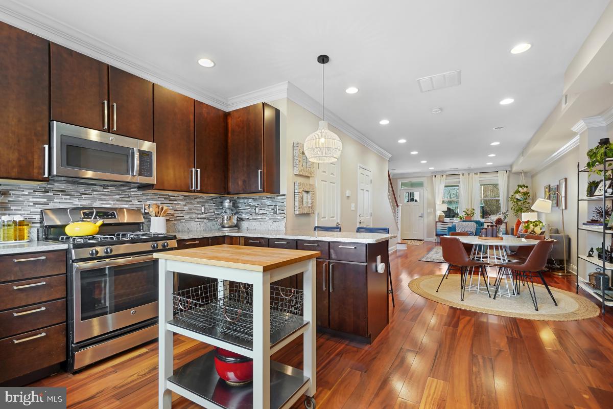 1917 H ST NE, WASHINGTON, District Of Columbia 20002, 4 Bedrooms Bedrooms, ,3 BathroomsBathrooms,Residential,For sale,1917 H ST NE,DCDC2205322 MLS # DCDC2205322