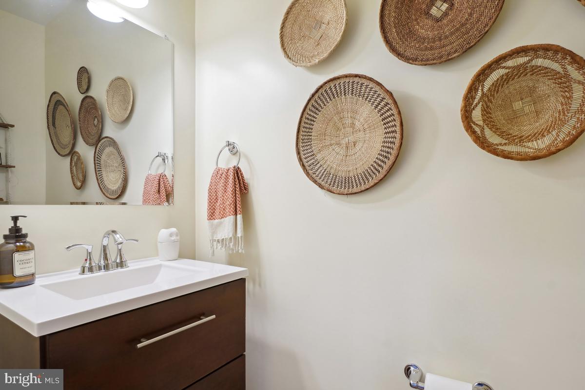 1917 H ST NE, WASHINGTON, District Of Columbia 20002, 4 Bedrooms Bedrooms, ,3 BathroomsBathrooms,Residential,For sale,1917 H ST NE,DCDC2205322 MLS # DCDC2205322