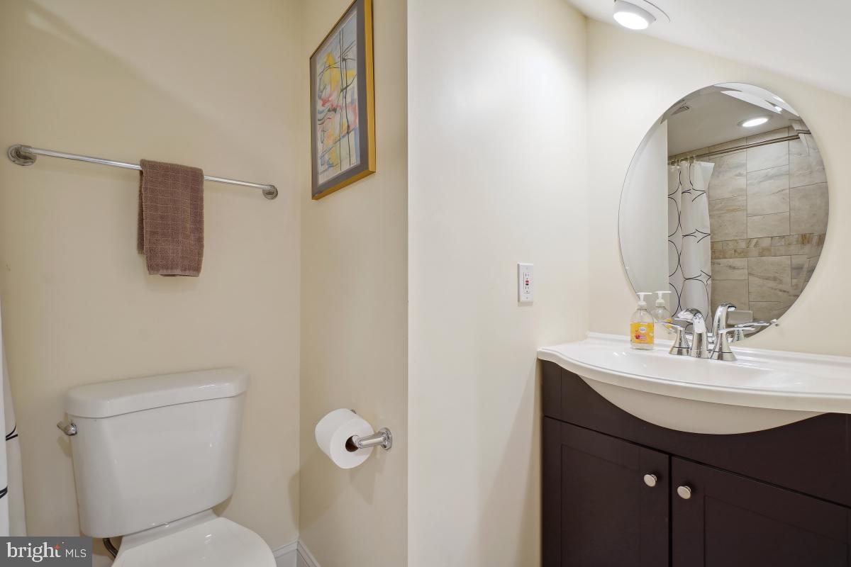 1917 H ST NE, WASHINGTON, District Of Columbia 20002, 4 Bedrooms Bedrooms, ,3 BathroomsBathrooms,Residential,For sale,1917 H ST NE,DCDC2205322 MLS # DCDC2205322
