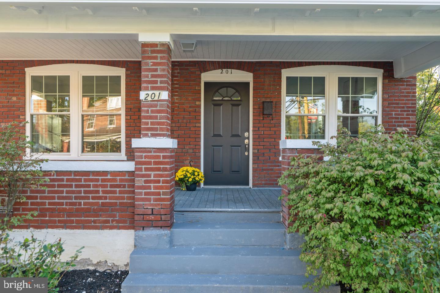 201 PARKWAY ST, WINCHESTER, Virginia 22601, 4 Bedrooms Bedrooms, ,4 BathroomsBathrooms,Residential,For sale,201 PARKWAY ST,VAWI2007954 MLS # VAWI2007954