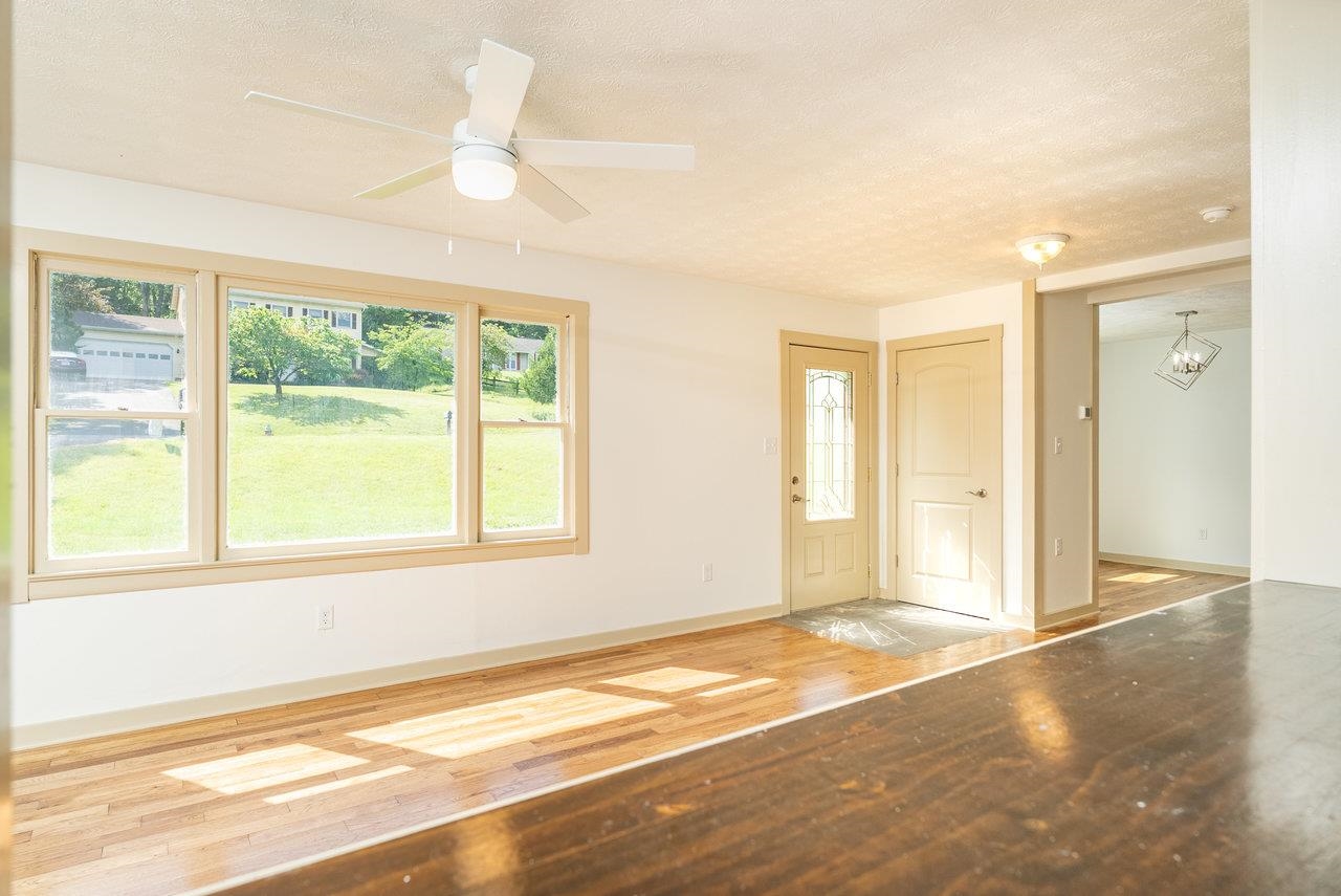192 JACKSON AVE, NEW MARKET, Virginia 22844, 4 Bedrooms Bedrooms, ,2 BathroomsBathrooms,Residential,192 JACKSON AVE,665655 MLS # 665655
