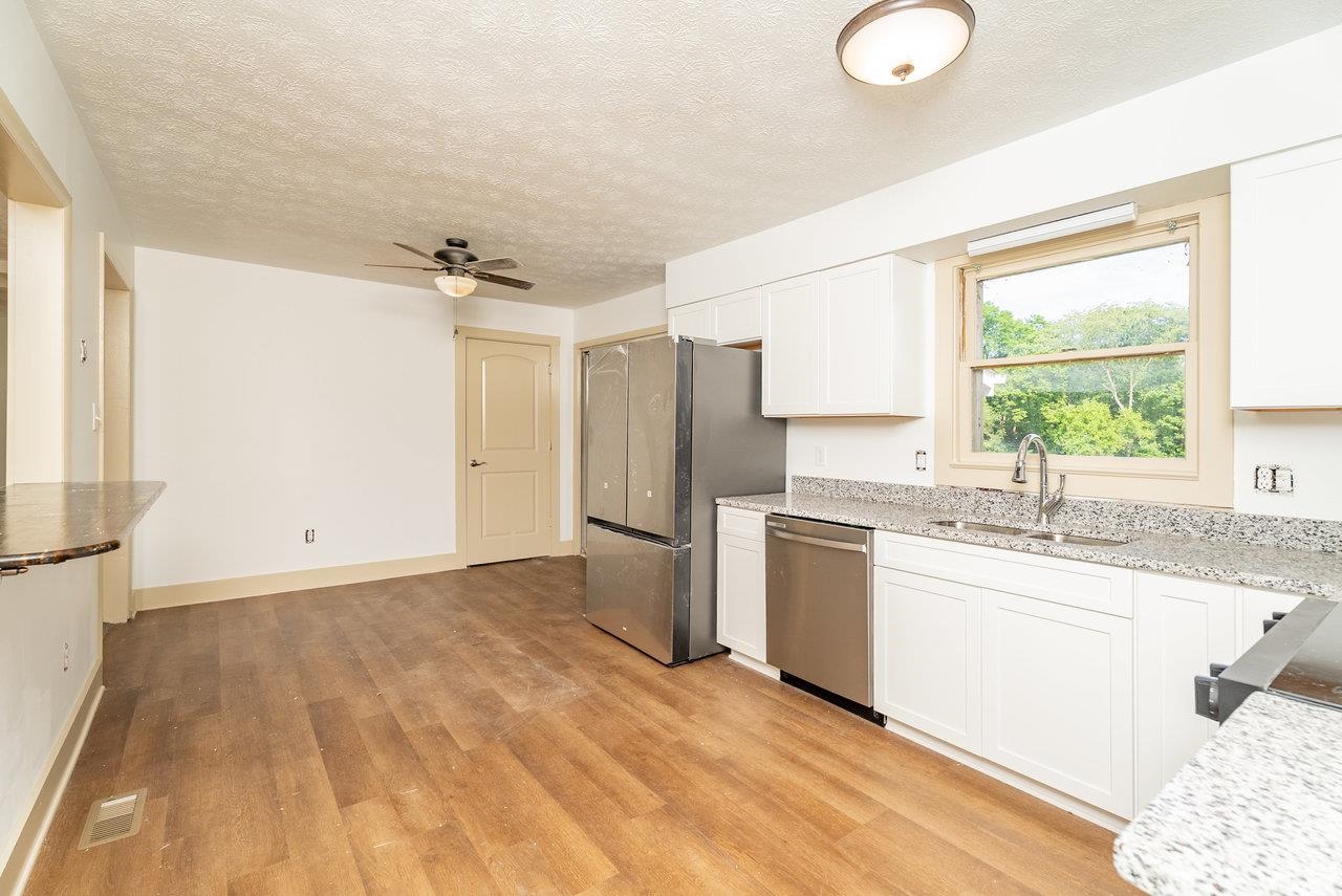 192 JACKSON AVE, NEW MARKET, Virginia 22844, 4 Bedrooms Bedrooms, ,2 BathroomsBathrooms,Residential,192 JACKSON AVE,665655 MLS # 665655