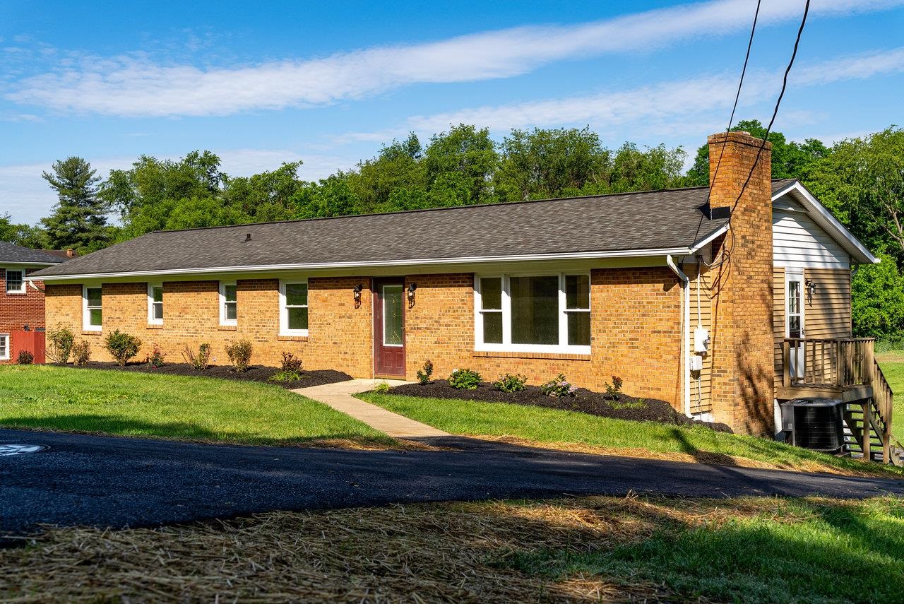 192 JACKSON AVE, NEW MARKET, Virginia 22844, 4 Bedrooms Bedrooms, ,2 BathroomsBathrooms,Residential,192 JACKSON AVE,665655 MLS # 665655
