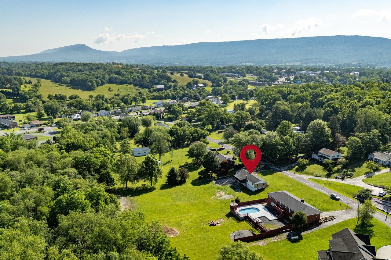 192 JACKSON AVE, NEW MARKET, Virginia 22844, 4 Bedrooms Bedrooms, ,2 BathroomsBathrooms,Residential,192 JACKSON AVE,665655 MLS # 665655