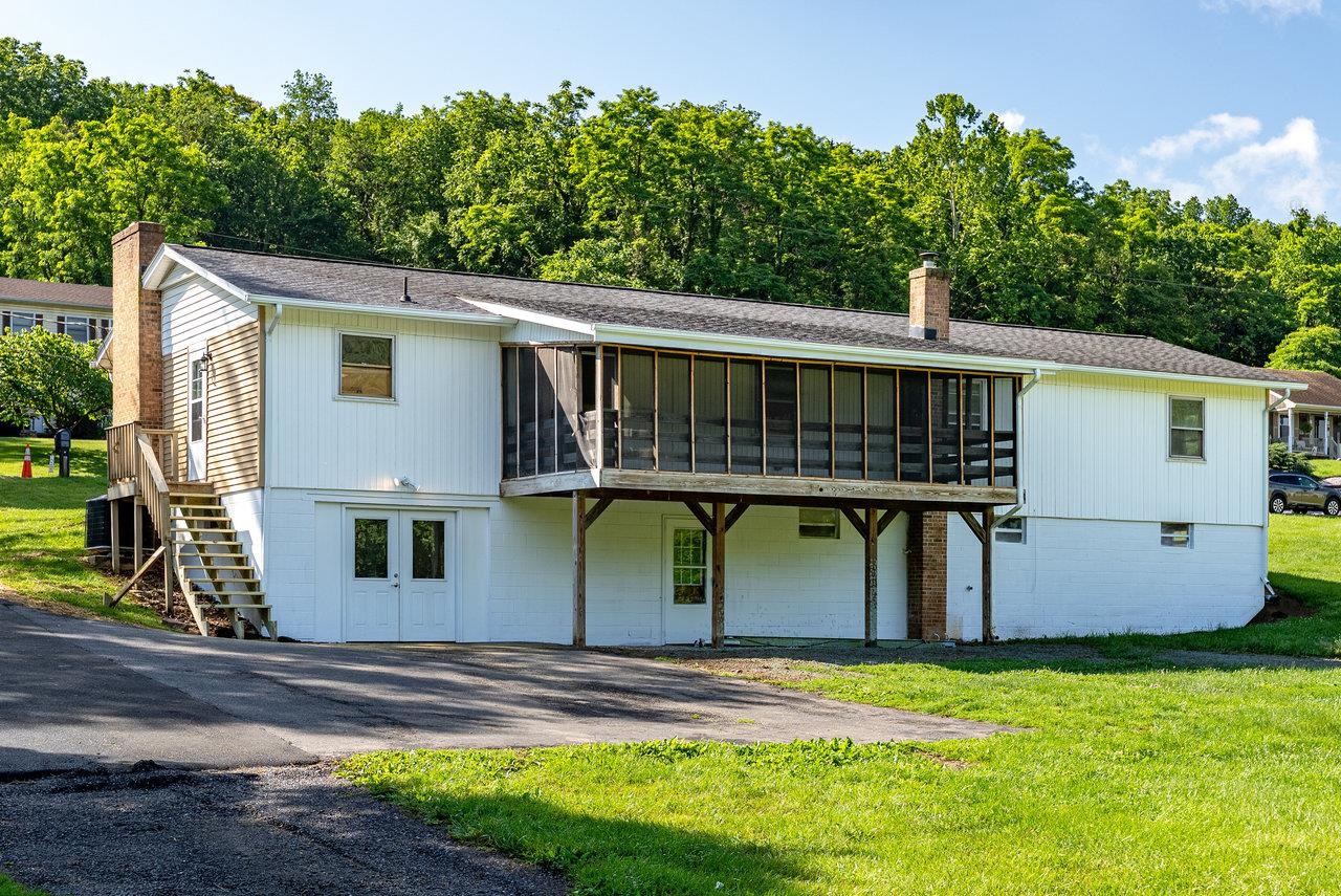 192 JACKSON AVE, NEW MARKET, Virginia 22844, 4 Bedrooms Bedrooms, ,2 BathroomsBathrooms,Residential,192 JACKSON AVE,665655 MLS # 665655
