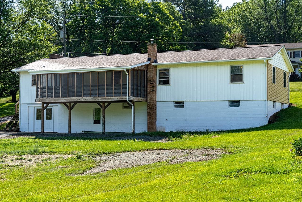 192 JACKSON AVE, NEW MARKET, Virginia 22844, 4 Bedrooms Bedrooms, ,2 BathroomsBathrooms,Residential,192 JACKSON AVE,665655 MLS # 665655