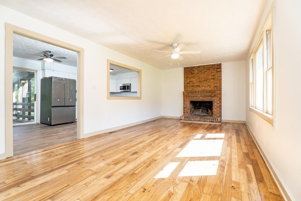192 JACKSON AVE, NEW MARKET, Virginia 22844, 4 Bedrooms Bedrooms, ,2 BathroomsBathrooms,Residential,192 JACKSON AVE,665655 MLS # 665655