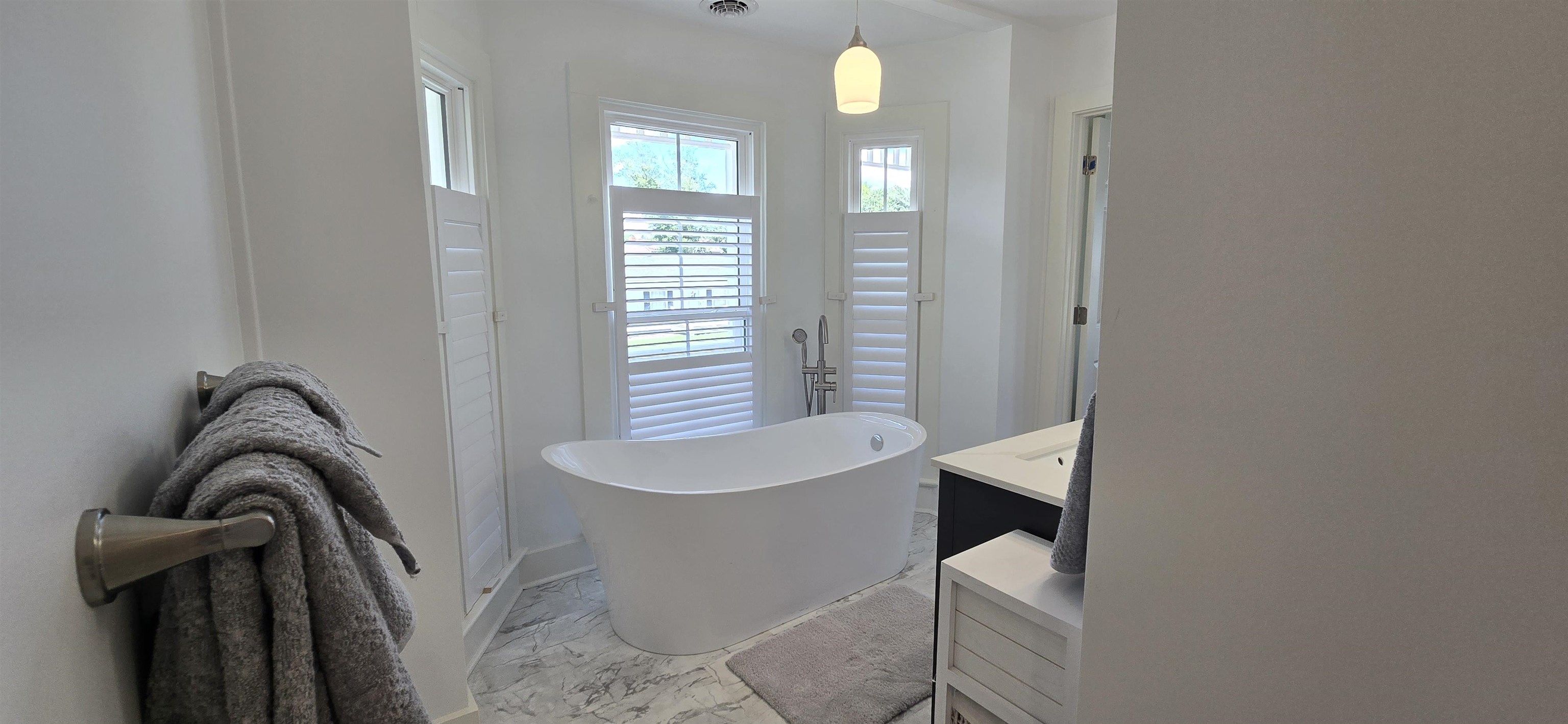 242 1ST ST, BROADWAY, Virginia 22815, 3 Bedrooms Bedrooms, ,3 BathroomsBathrooms,Residential,242 1ST ST,665656 MLS # 665656