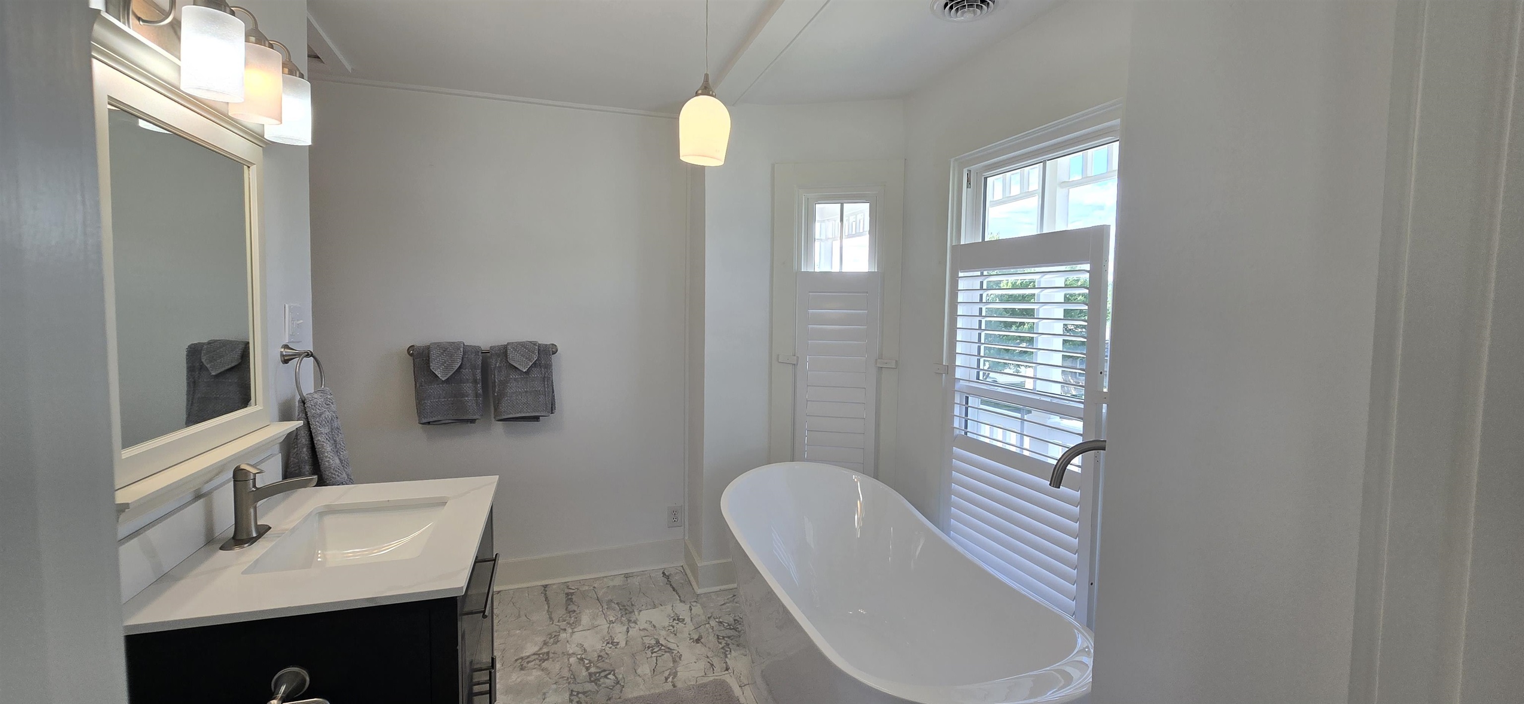 242 1ST ST, BROADWAY, Virginia 22815, 3 Bedrooms Bedrooms, ,3 BathroomsBathrooms,Residential,242 1ST ST,665656 MLS # 665656