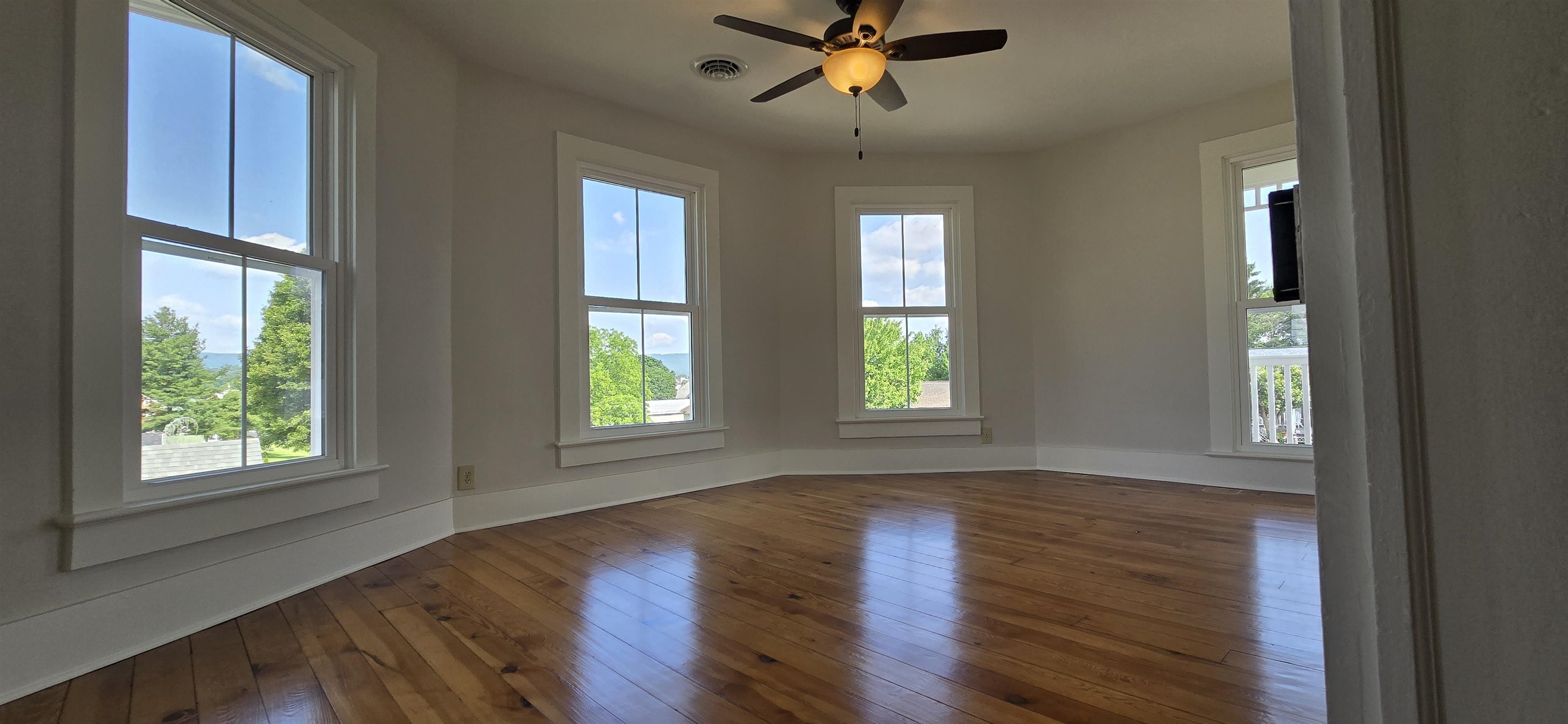 242 1ST ST, BROADWAY, Virginia 22815, 3 Bedrooms Bedrooms, ,3 BathroomsBathrooms,Residential,242 1ST ST,665656 MLS # 665656