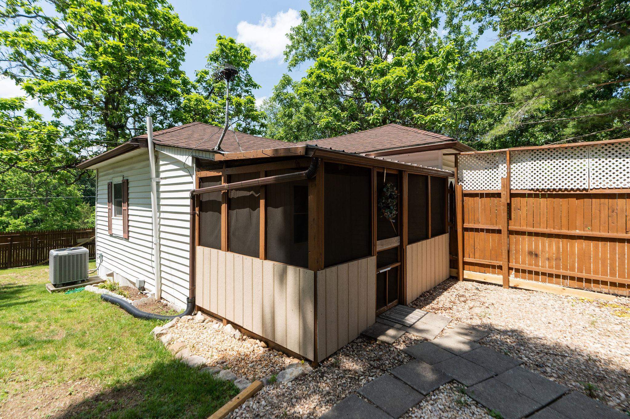 143 PKIN LN, RAPHINE, Virginia 24472, 1 Bedroom Bedrooms, ,1 BathroomBathrooms,Residential,143 PKIN LN,665659 MLS # 665659