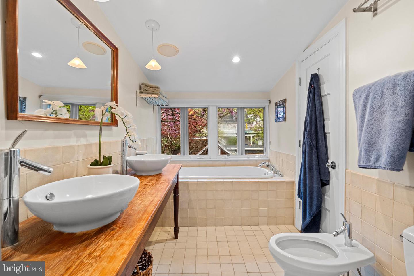 5725 SHERIER PLACE NW, WASHINGTON, District Of Columbia 20016, 3 Bedrooms Bedrooms, ,2 BathroomsBathrooms,Residential,For sale,5725 SHERIER PLACE NW,DCDC2191444 MLS # DCDC2191444