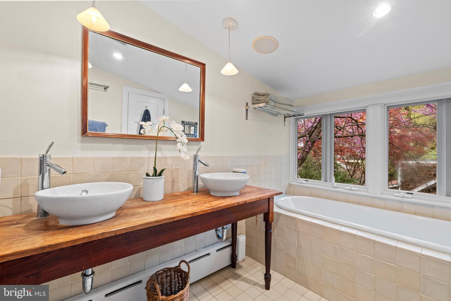 5725 SHERIER PLACE NW, WASHINGTON, District Of Columbia 20016, 3 Bedrooms Bedrooms, ,2 BathroomsBathrooms,Residential,For sale,5725 SHERIER PLACE NW,DCDC2191444 MLS # DCDC2191444