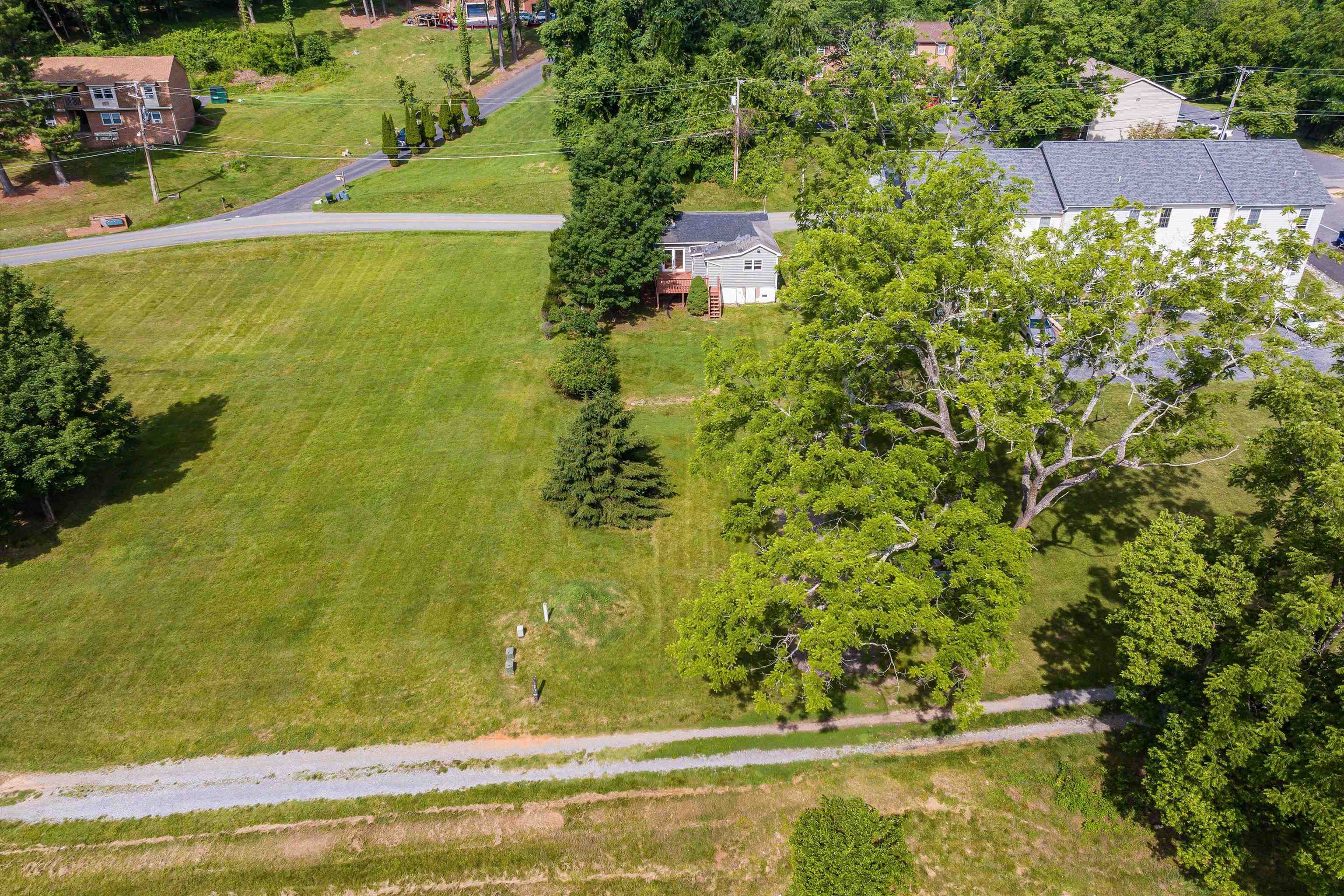 57 WOODLEE RD, STAUNTON, Virginia 24401, 2 Bedrooms Bedrooms, ,1 BathroomBathrooms,Residential,57 WOODLEE RD,665668 MLS # 665668