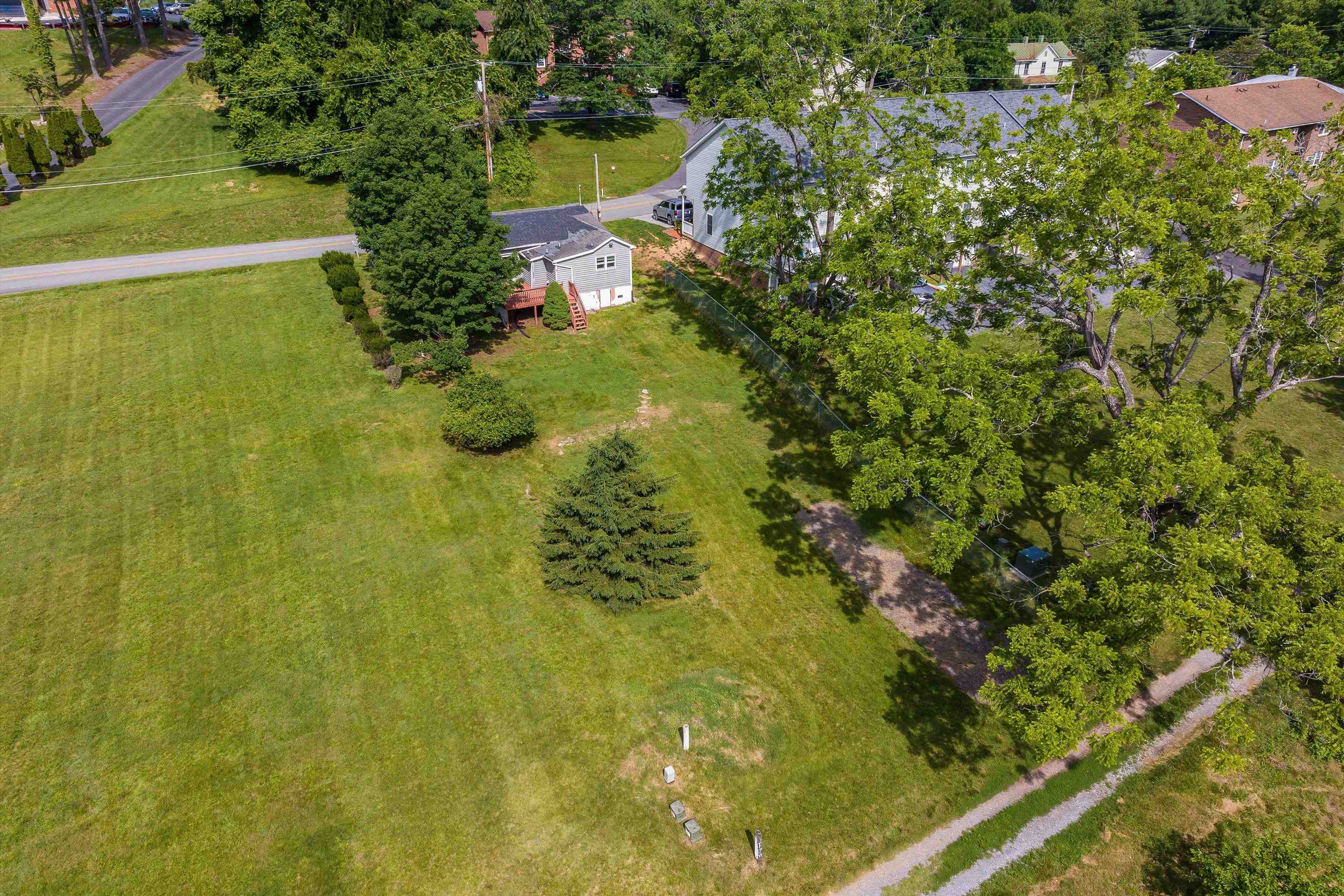 57 WOODLEE RD, STAUNTON, Virginia 24401, 2 Bedrooms Bedrooms, ,1 BathroomBathrooms,Residential,57 WOODLEE RD,665668 MLS # 665668