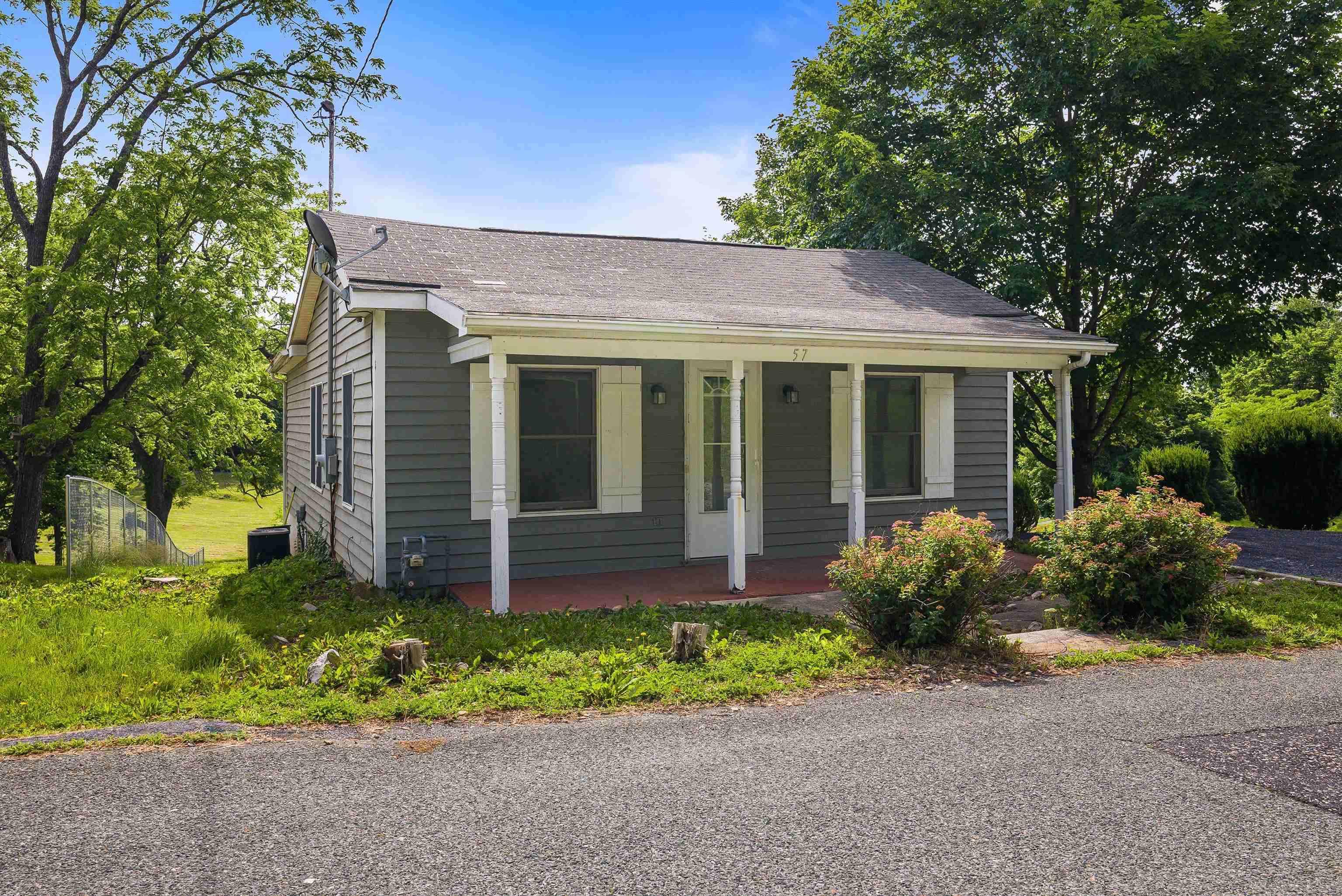 57 WOODLEE RD, STAUNTON, Virginia 24401, 2 Bedrooms Bedrooms, ,1 BathroomBathrooms,Residential,57 WOODLEE RD,665668 MLS # 665668