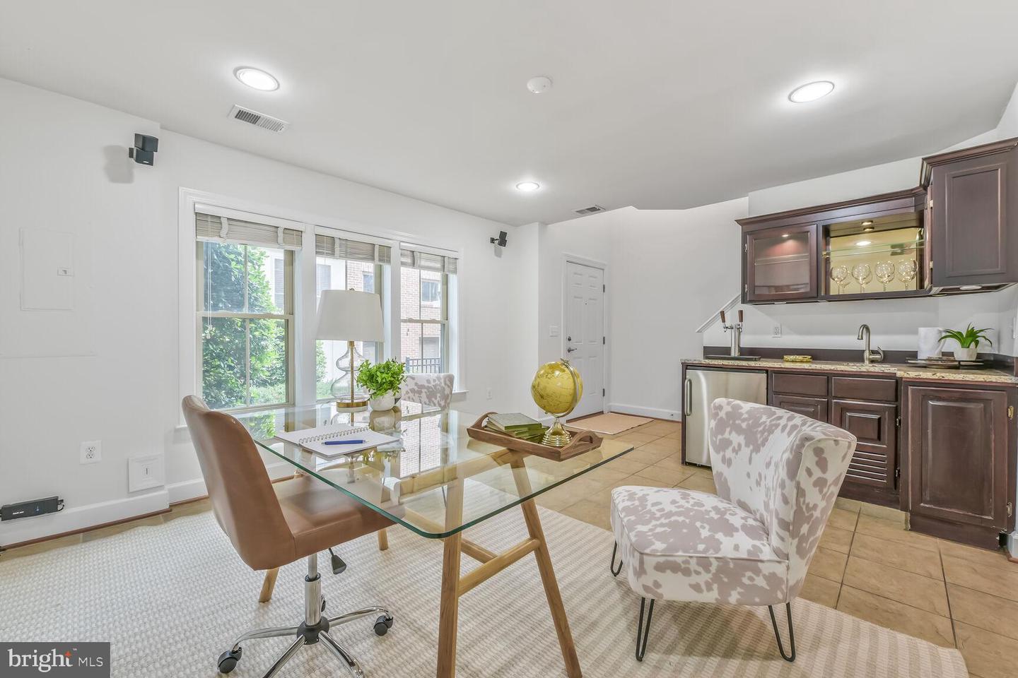 2541 S KENMORE CT, ARLINGTON, Virginia 22206, 3 Bedrooms Bedrooms, 8 Rooms Rooms,3 BathroomsBathrooms,Residential,For sale,2541 S KENMORE CT,VAAR2055714 MLS # VAAR2055714