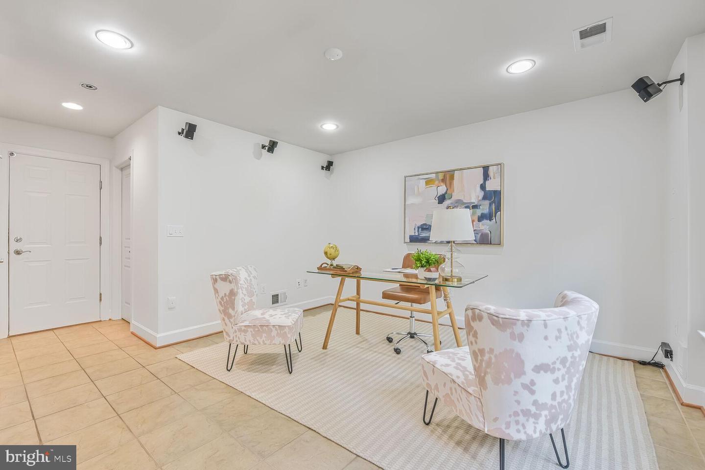 2541 S KENMORE CT, ARLINGTON, Virginia 22206, 3 Bedrooms Bedrooms, 8 Rooms Rooms,3 BathroomsBathrooms,Residential,For sale,2541 S KENMORE CT,VAAR2055714 MLS # VAAR2055714