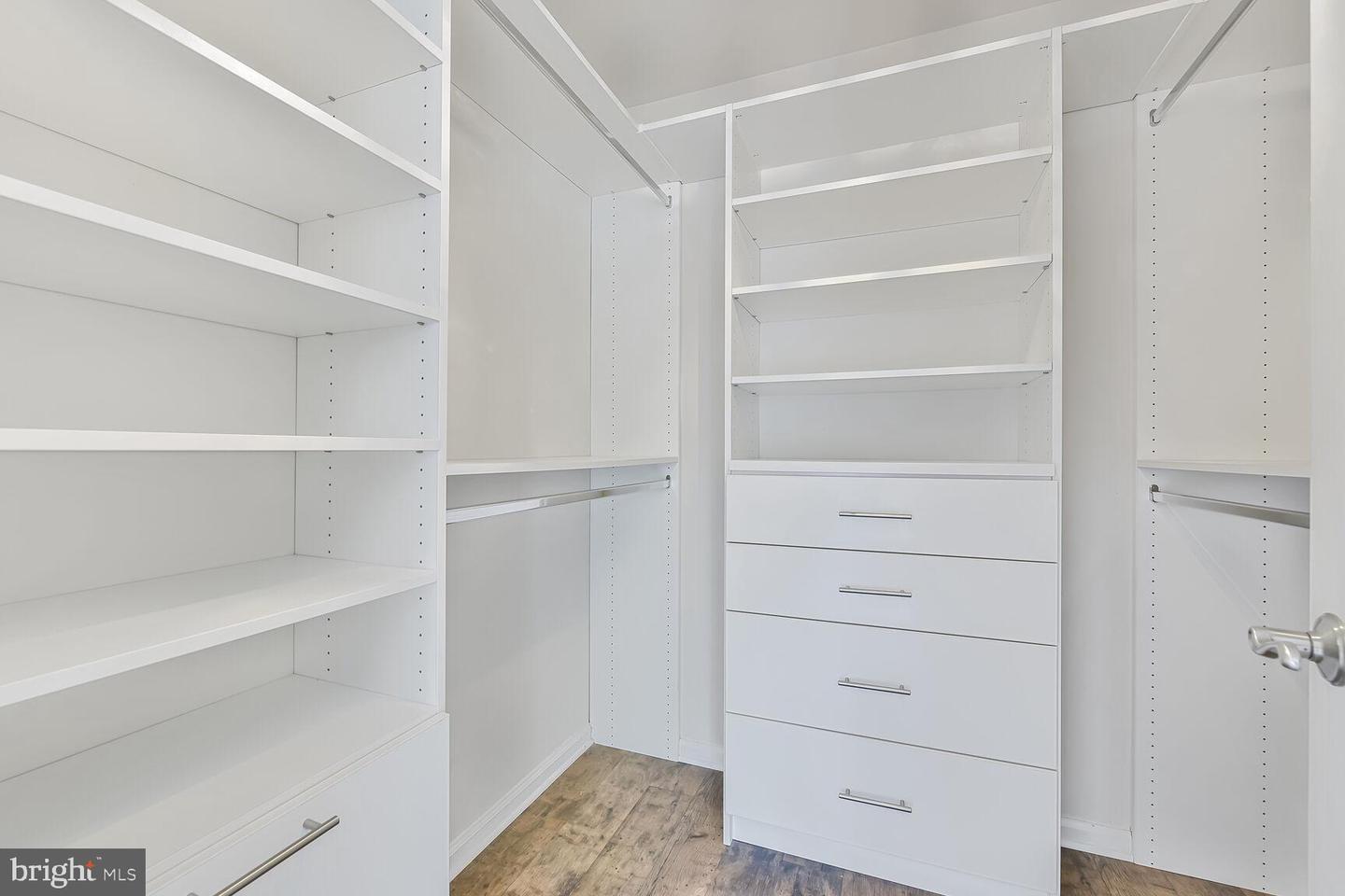 2541 S KENMORE CT, ARLINGTON, Virginia 22206, 3 Bedrooms Bedrooms, 8 Rooms Rooms,3 BathroomsBathrooms,Residential,For sale,2541 S KENMORE CT,VAAR2055714 MLS # VAAR2055714
