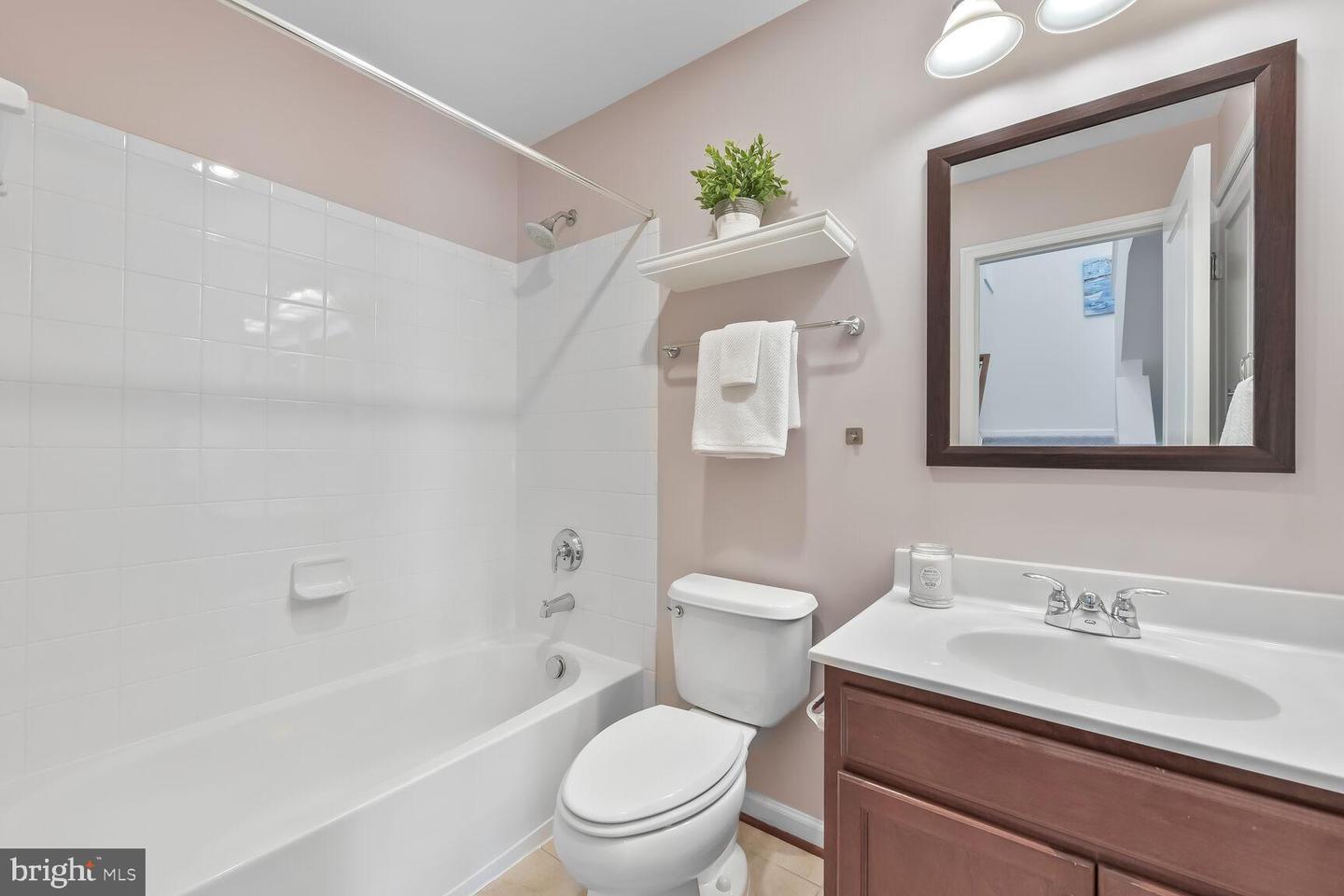 2541 S KENMORE CT, ARLINGTON, Virginia 22206, 3 Bedrooms Bedrooms, 8 Rooms Rooms,3 BathroomsBathrooms,Residential,For sale,2541 S KENMORE CT,VAAR2055714 MLS # VAAR2055714