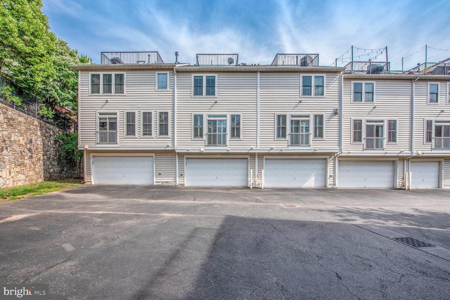 2541 S KENMORE CT, ARLINGTON, Virginia 22206, 3 Bedrooms Bedrooms, 8 Rooms Rooms,3 BathroomsBathrooms,Residential,For sale,2541 S KENMORE CT,VAAR2055714 MLS # VAAR2055714