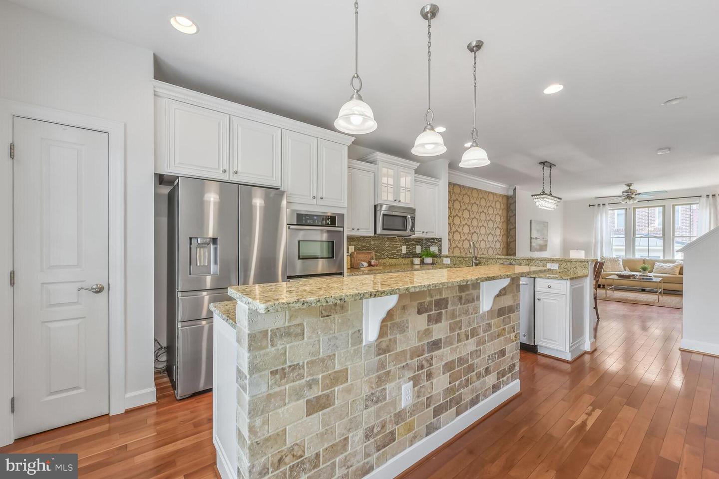 2541 S KENMORE CT, ARLINGTON, Virginia 22206, 3 Bedrooms Bedrooms, 8 Rooms Rooms,3 BathroomsBathrooms,Residential,For sale,2541 S KENMORE CT,VAAR2055714 MLS # VAAR2055714