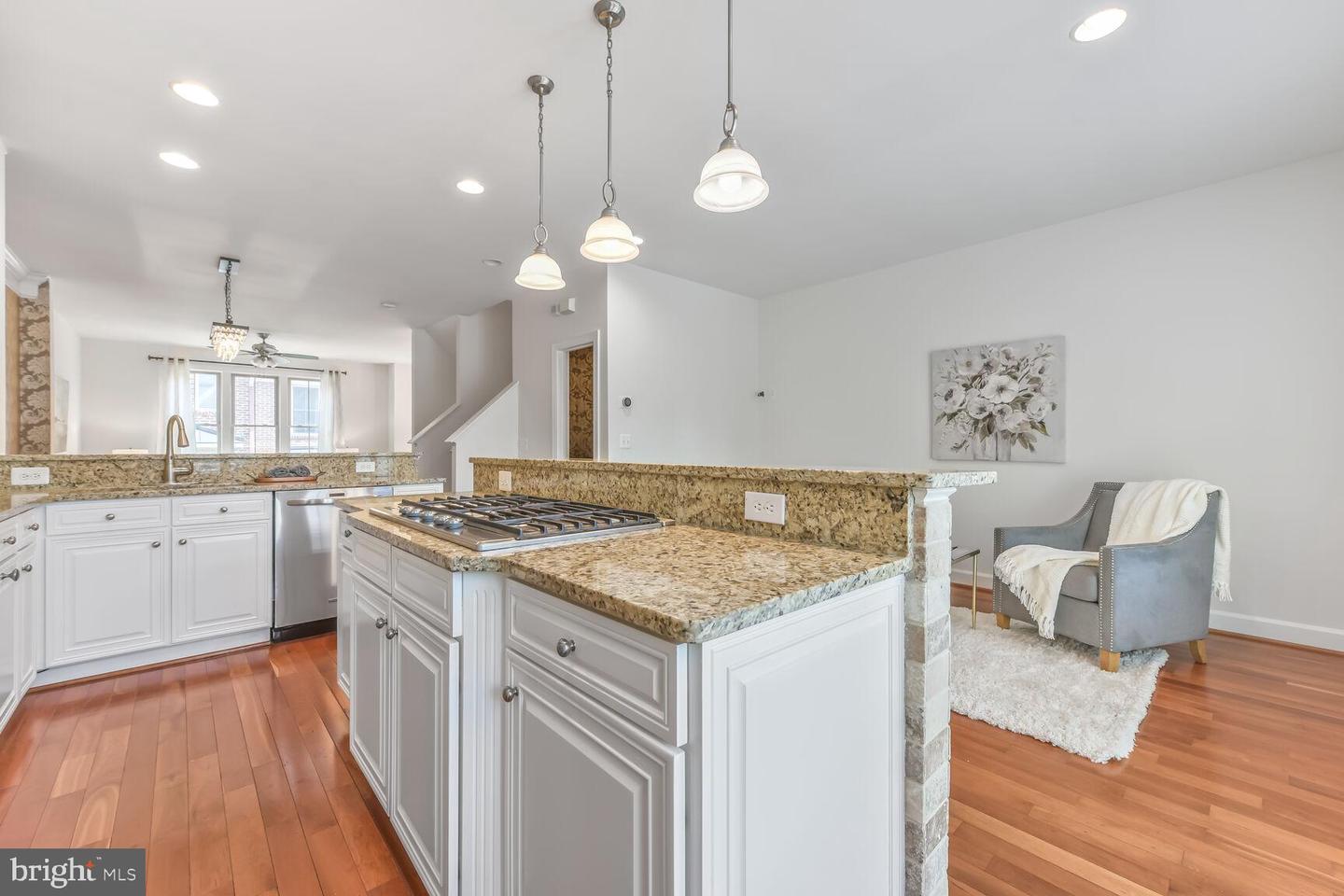 2541 S KENMORE CT, ARLINGTON, Virginia 22206, 3 Bedrooms Bedrooms, 8 Rooms Rooms,3 BathroomsBathrooms,Residential,For sale,2541 S KENMORE CT,VAAR2055714 MLS # VAAR2055714