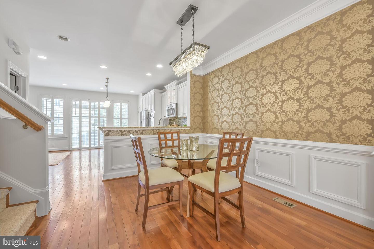 2541 S KENMORE CT, ARLINGTON, Virginia 22206, 3 Bedrooms Bedrooms, 8 Rooms Rooms,3 BathroomsBathrooms,Residential,For sale,2541 S KENMORE CT,VAAR2055714 MLS # VAAR2055714