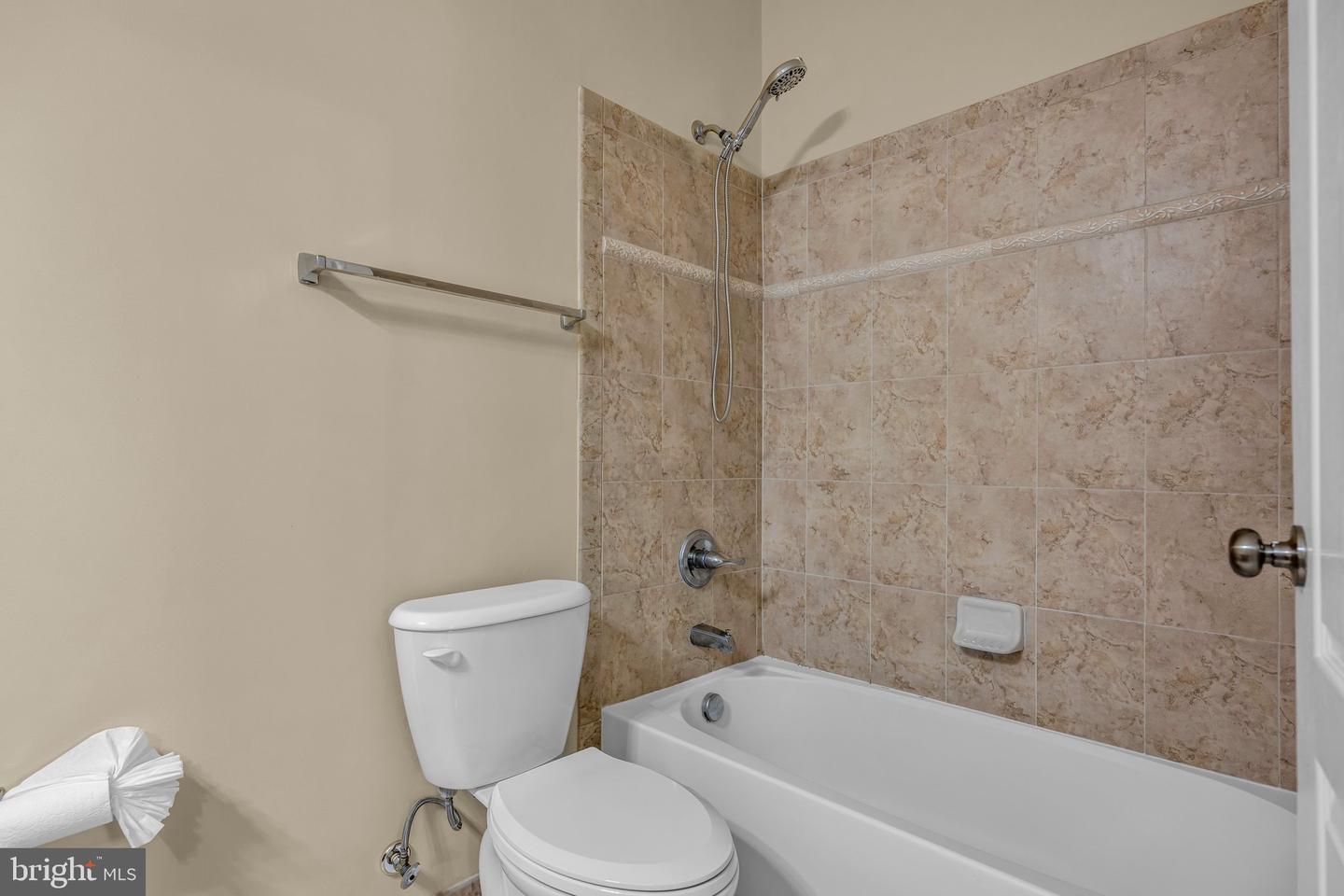 19430 NEWTON PASS SQ, LEESBURG, Virginia 20176, 2 Bedrooms Bedrooms, ,2 BathroomsBathrooms,Residential,For sale,19430 NEWTON PASS SQ,VALO2093720 MLS # VALO2093720