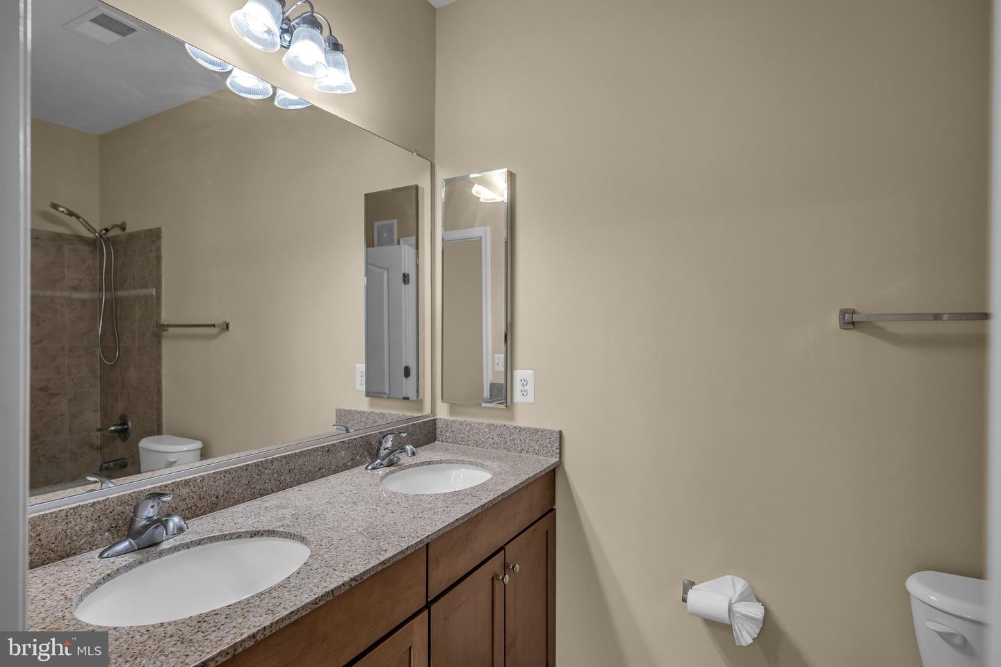 19430 NEWTON PASS SQ, LEESBURG, Virginia 20176, 2 Bedrooms Bedrooms, ,2 BathroomsBathrooms,Residential,For sale,19430 NEWTON PASS SQ,VALO2093720 MLS # VALO2093720