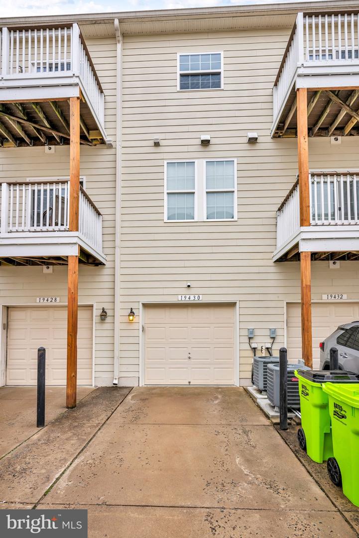 19430 NEWTON PASS SQ, LEESBURG, Virginia 20176, 2 Bedrooms Bedrooms, ,2 BathroomsBathrooms,Residential,For sale,19430 NEWTON PASS SQ,VALO2093720 MLS # VALO2093720