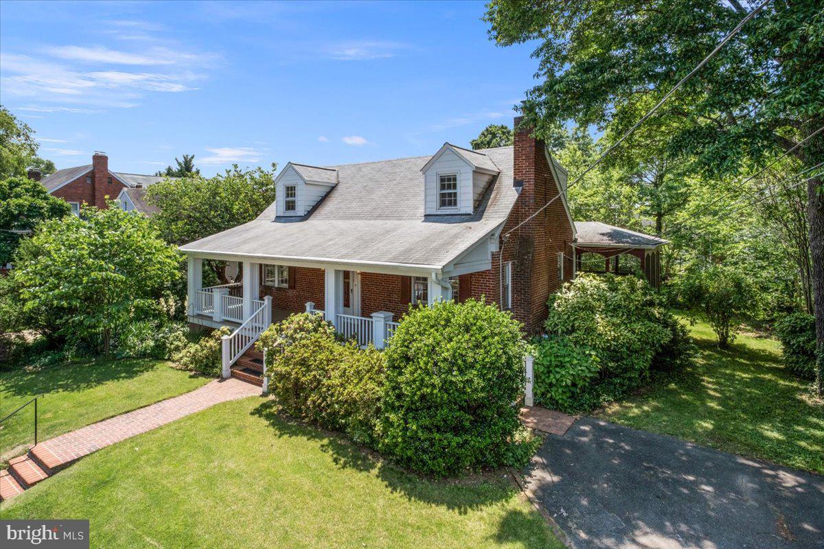 2320 N BUCHANAN ST, ARLINGTON, Virginia 22207, 5 Bedrooms Bedrooms, ,3 BathroomsBathrooms,Residential,For sale,2320 N BUCHANAN ST,VAAR2057922 MLS # VAAR2057922