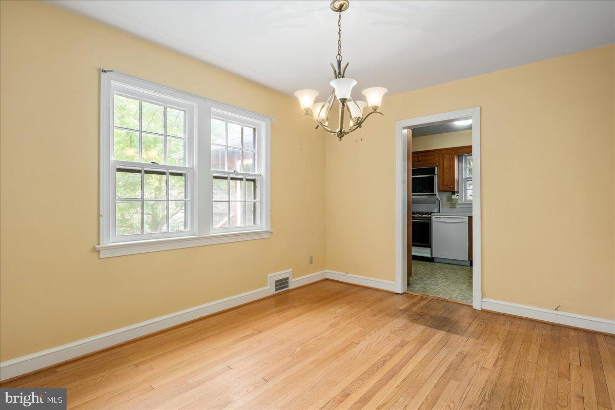 2320 N BUCHANAN ST, ARLINGTON, Virginia 22207, 5 Bedrooms Bedrooms, ,3 BathroomsBathrooms,Residential,For sale,2320 N BUCHANAN ST,VAAR2057922 MLS # VAAR2057922