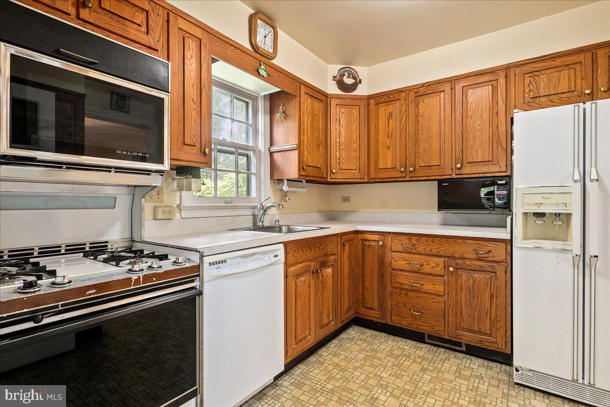 2320 N BUCHANAN ST, ARLINGTON, Virginia 22207, 5 Bedrooms Bedrooms, ,3 BathroomsBathrooms,Residential,For sale,2320 N BUCHANAN ST,VAAR2057922 MLS # VAAR2057922