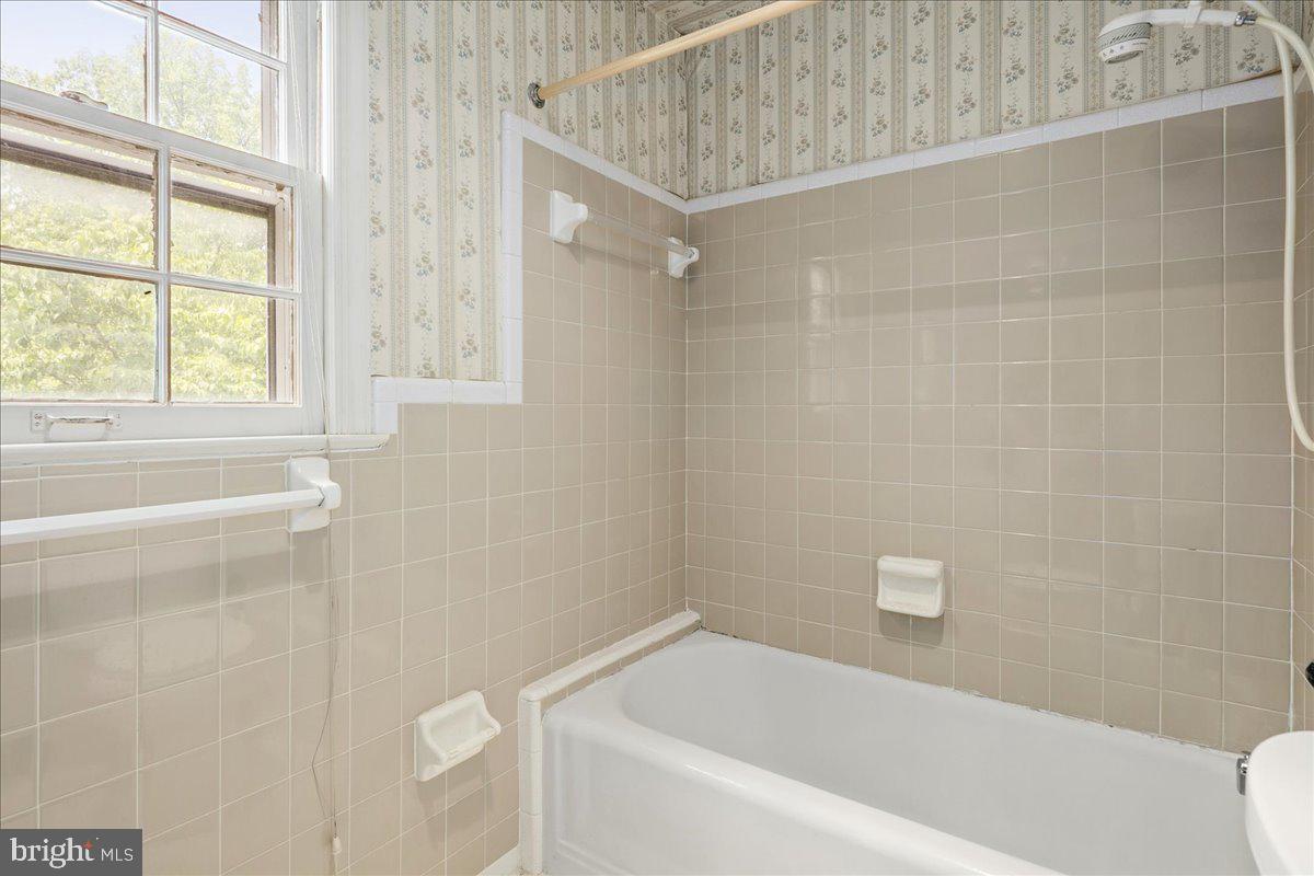 2320 N BUCHANAN ST, ARLINGTON, Virginia 22207, 5 Bedrooms Bedrooms, ,3 BathroomsBathrooms,Residential,For sale,2320 N BUCHANAN ST,VAAR2057922 MLS # VAAR2057922