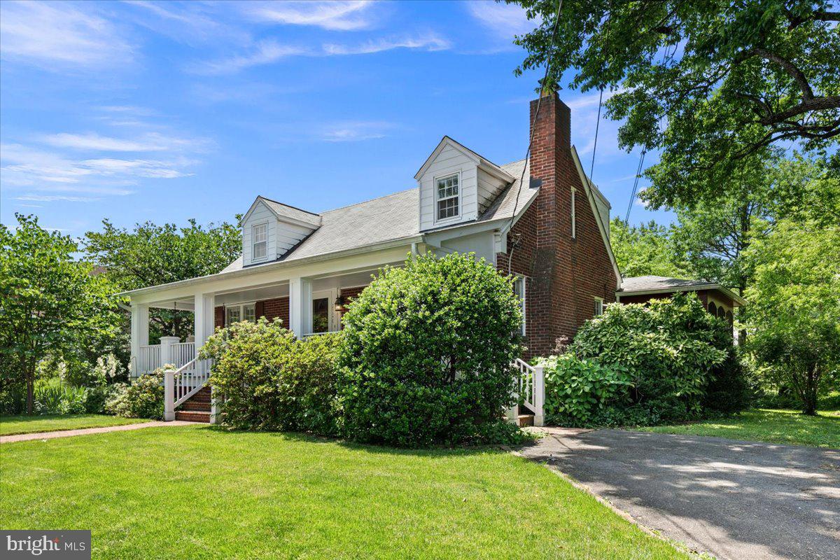 2320 N BUCHANAN ST, ARLINGTON, Virginia 22207, 5 Bedrooms Bedrooms, ,3 BathroomsBathrooms,Residential,For sale,2320 N BUCHANAN ST,VAAR2057922 MLS # VAAR2057922