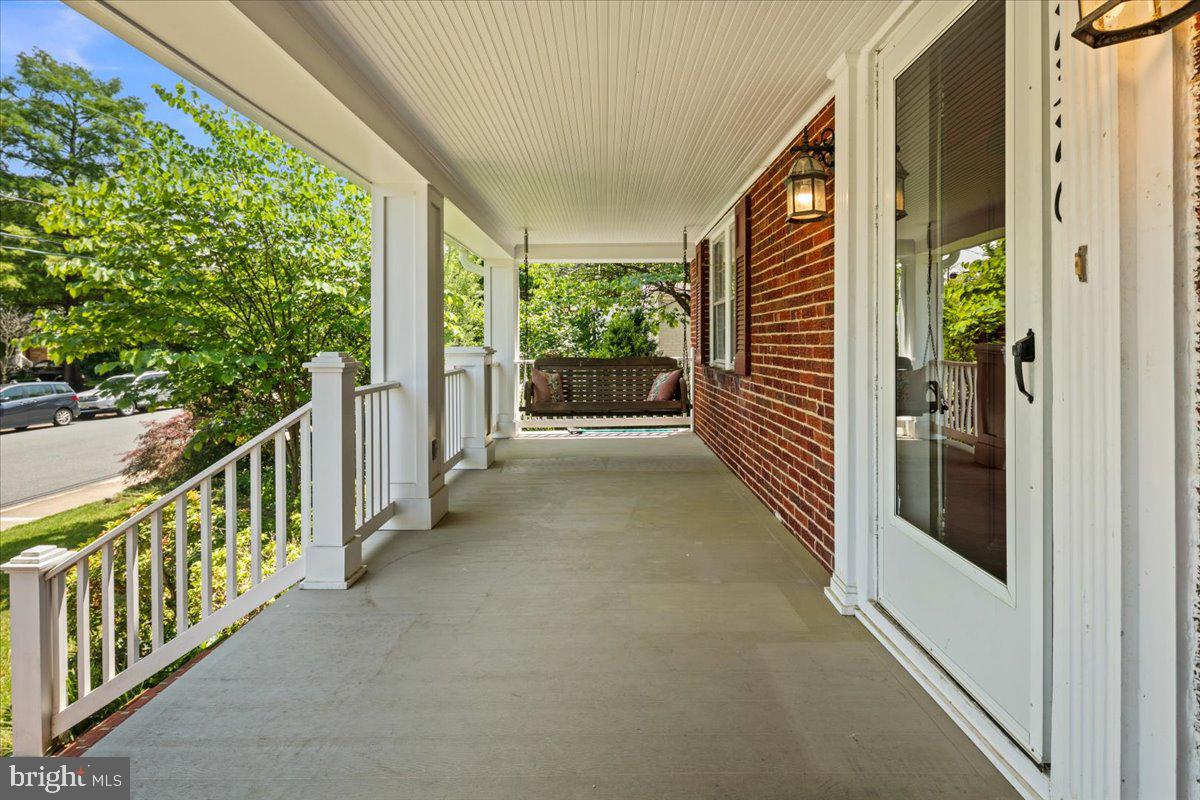 2320 N BUCHANAN ST, ARLINGTON, Virginia 22207, 5 Bedrooms Bedrooms, ,3 BathroomsBathrooms,Residential,For sale,2320 N BUCHANAN ST,VAAR2057922 MLS # VAAR2057922